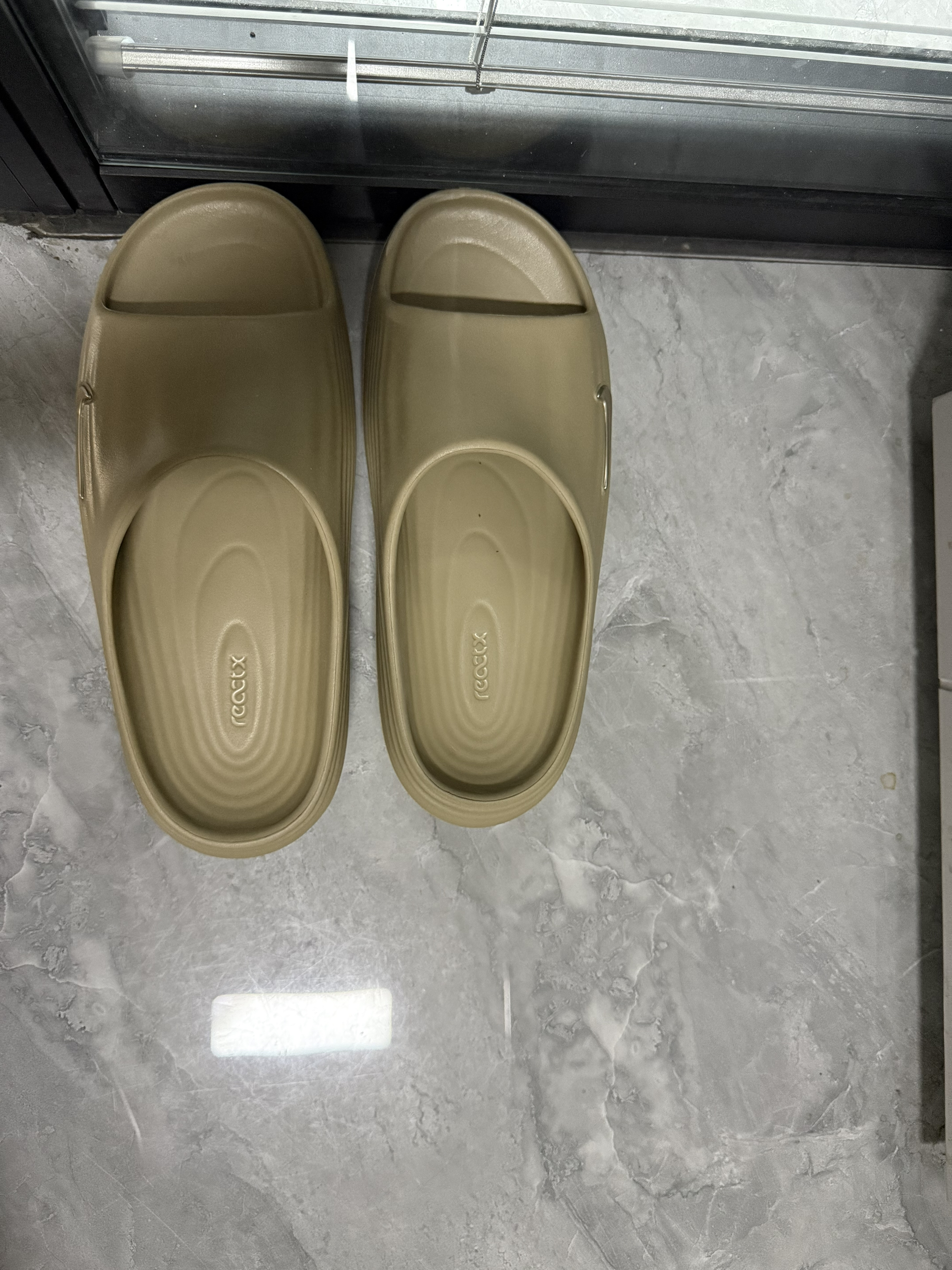 兄弟们，这怕是有点不对劲吧？？？