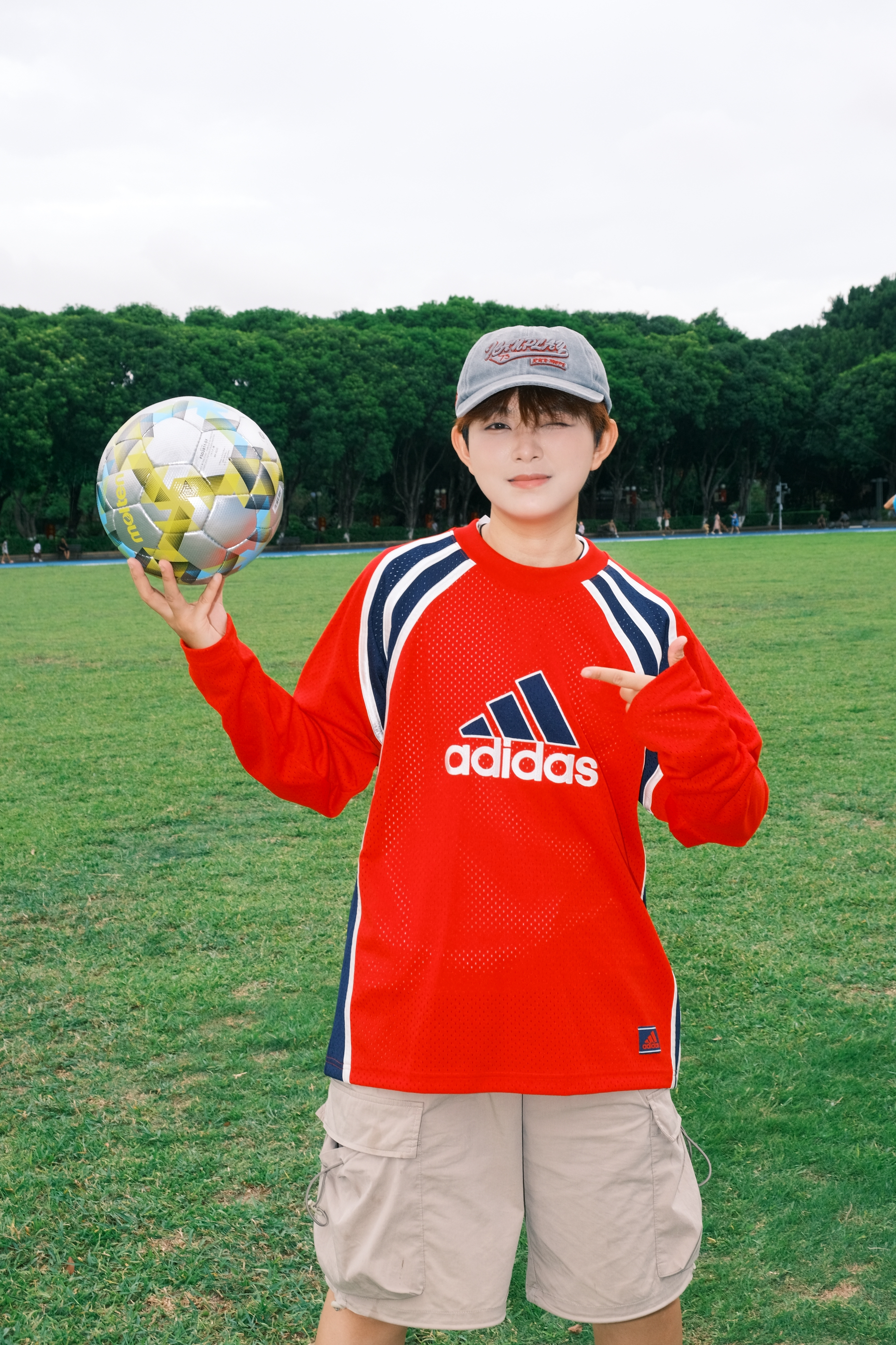 ⚽️足球小子街头出gai！这穿搭主打一个“能踢能逛”