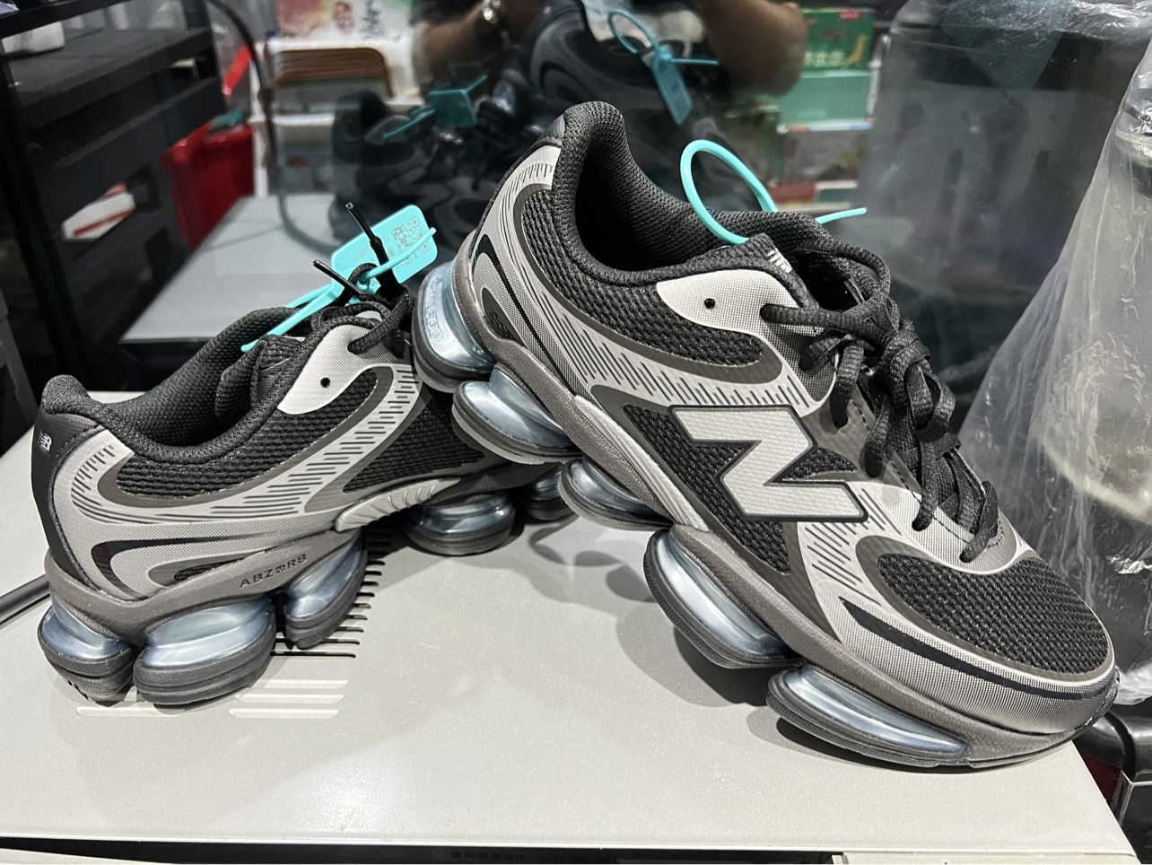 一双未来科技感十足的NB2000跑鞋，真的被他惊艳到！