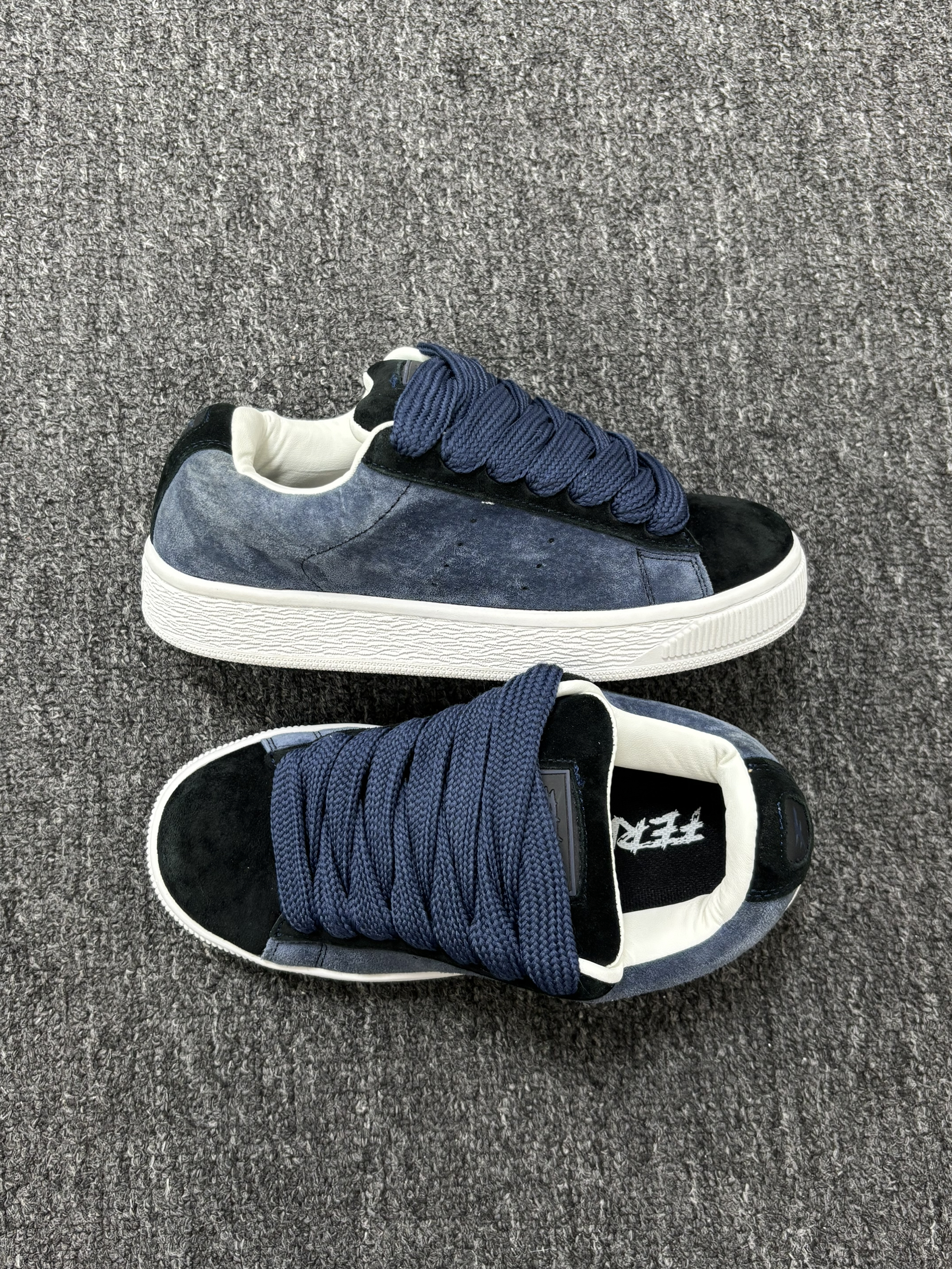 💙藏青色板鞋👟简约大方的板鞋谁看不迷糊啊啊啊~