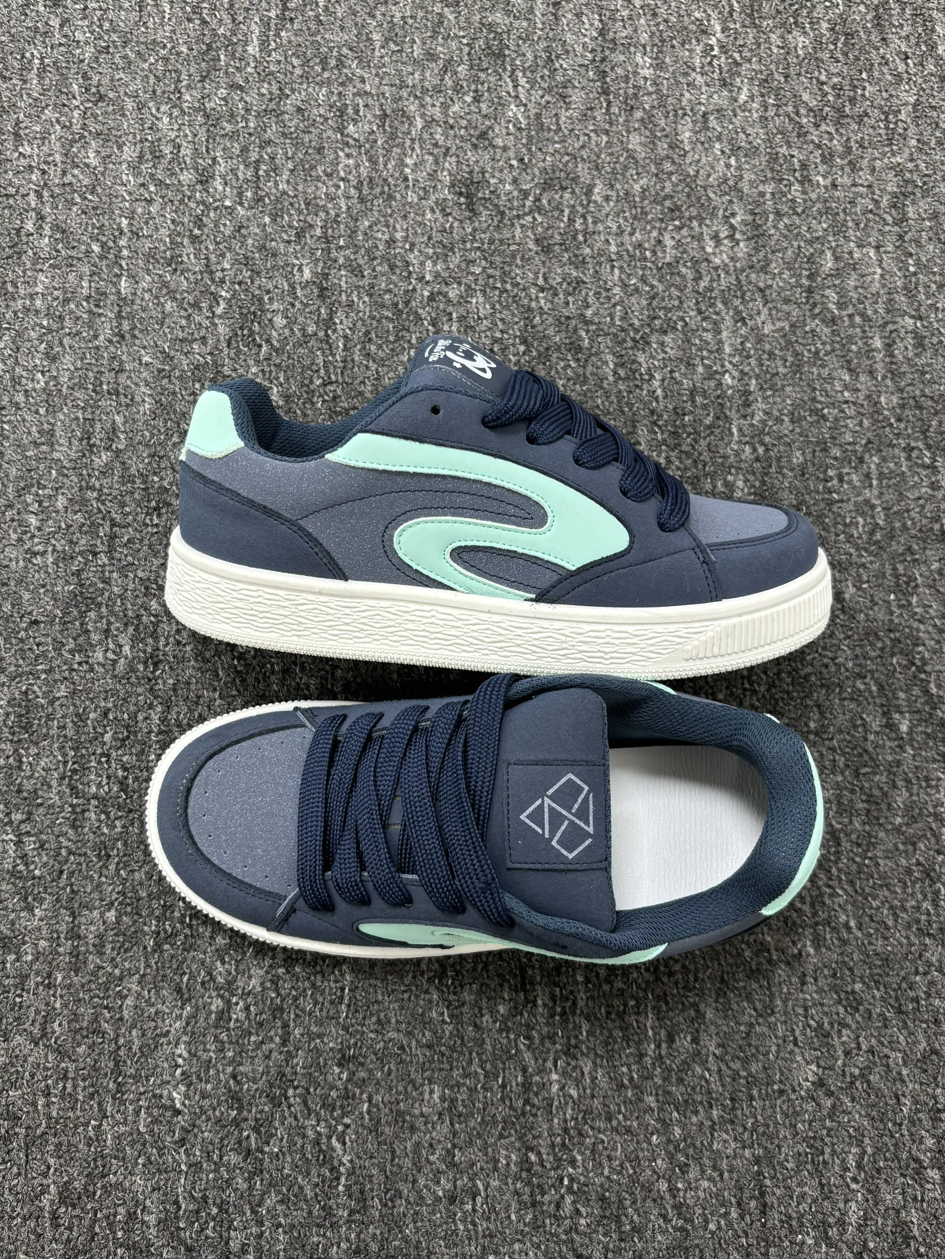 💙藏青色板鞋👟简约大方的板鞋谁看不迷糊啊啊啊~