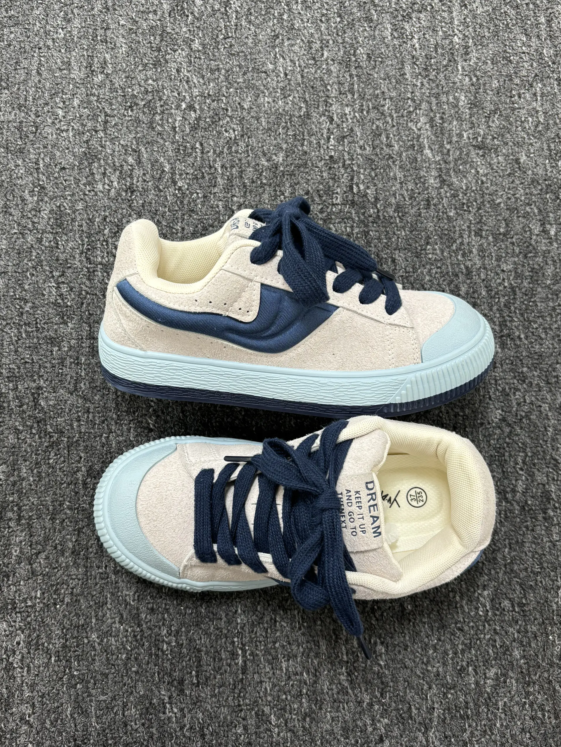 💙藏青色板鞋👟简约大方的板鞋谁看不迷糊啊啊啊~