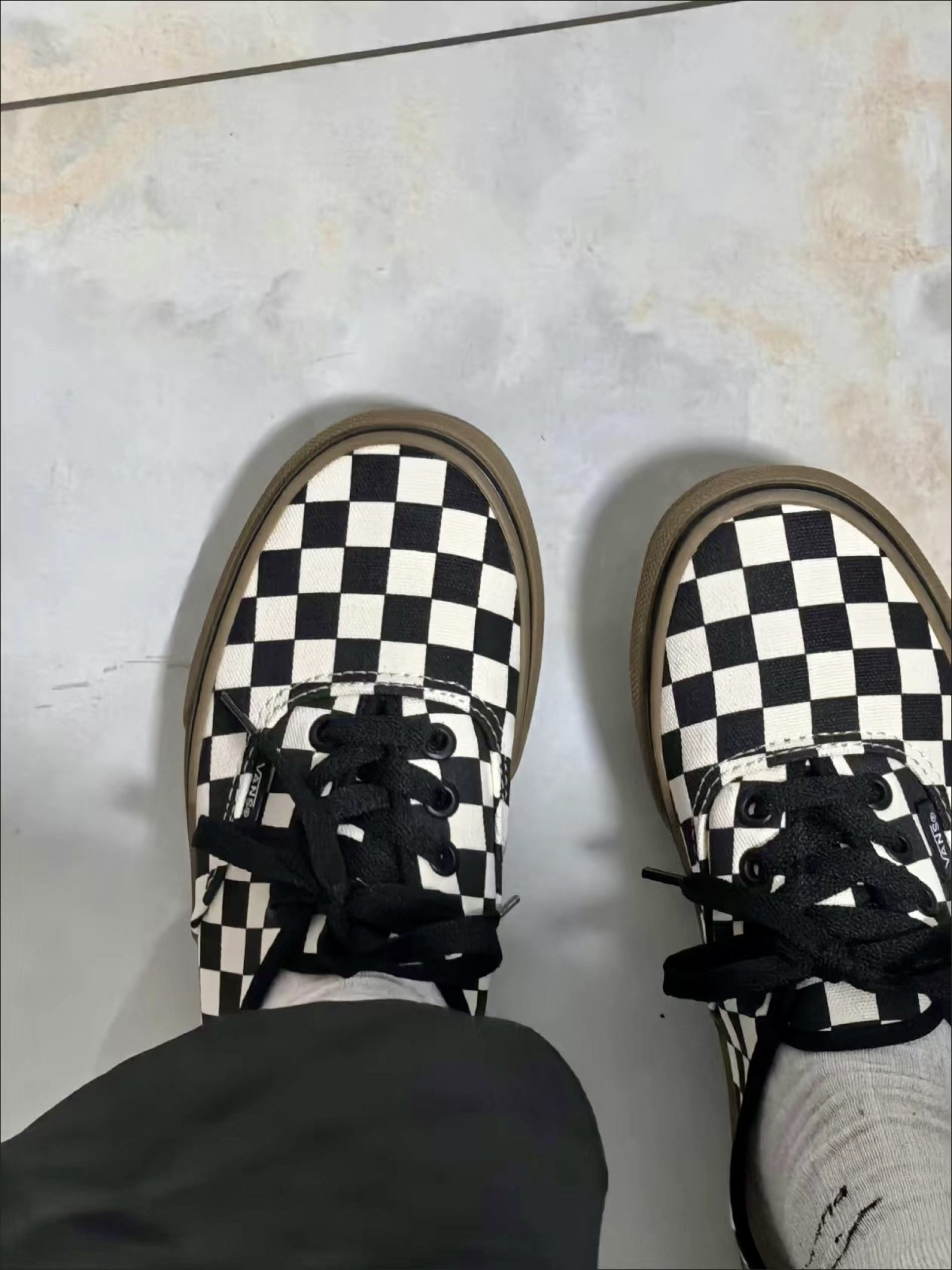 谁还没这双Vans黑白板鞋，我是真的会伤心