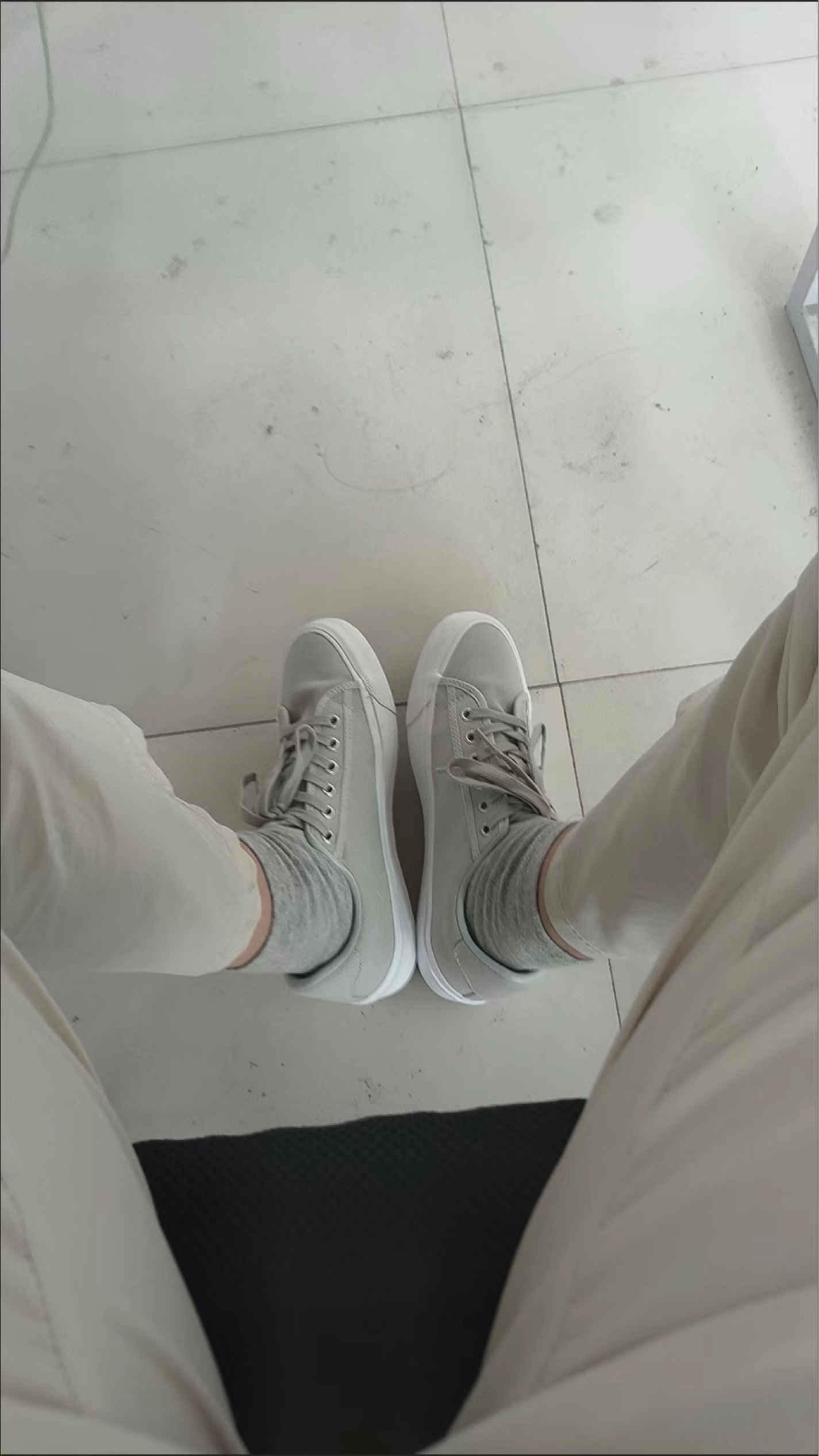 挖到宝了！这双灰白色帆布鞋杀疯了