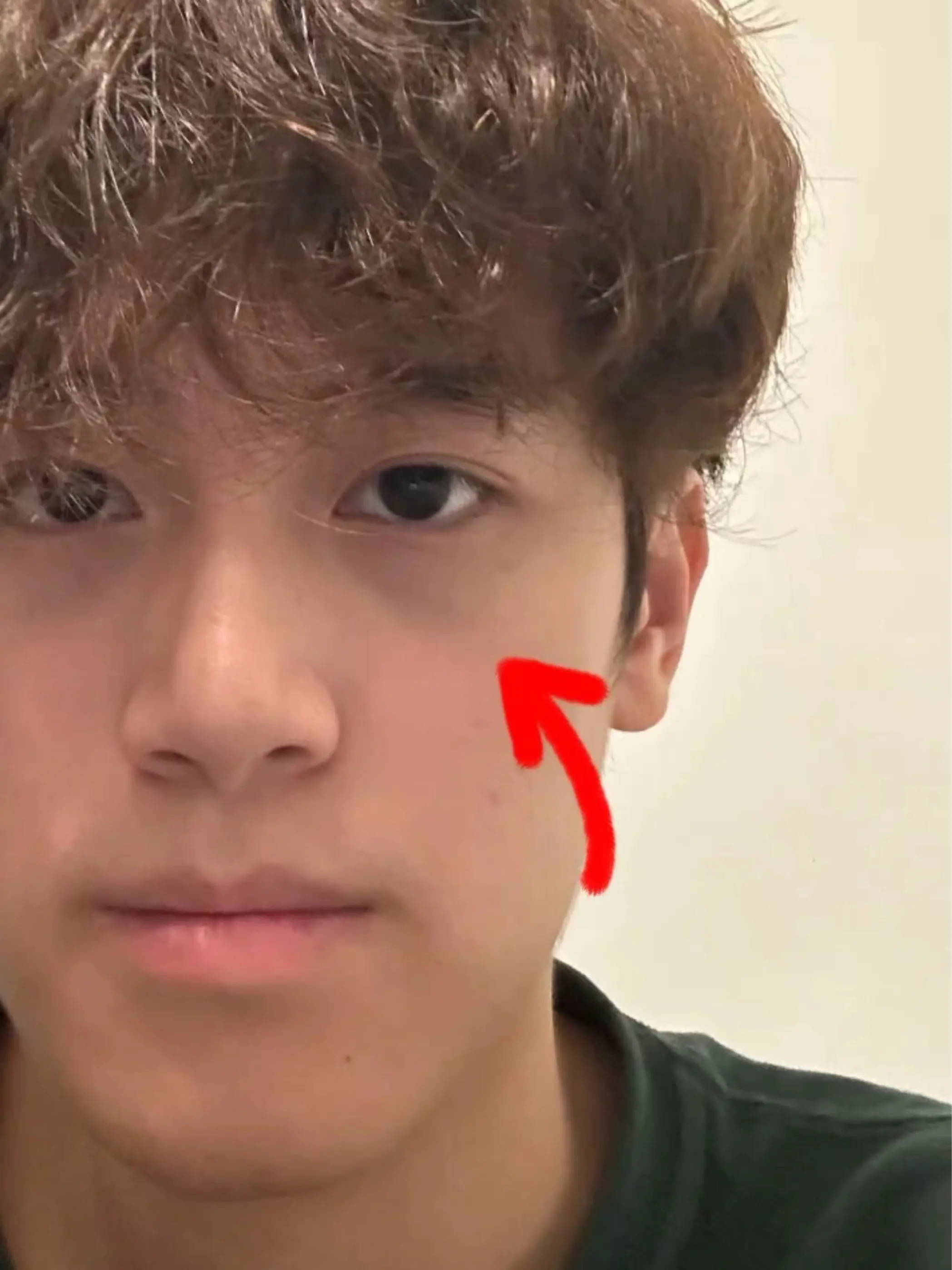 说实话...男生黑眼圈重真的蛮矬的