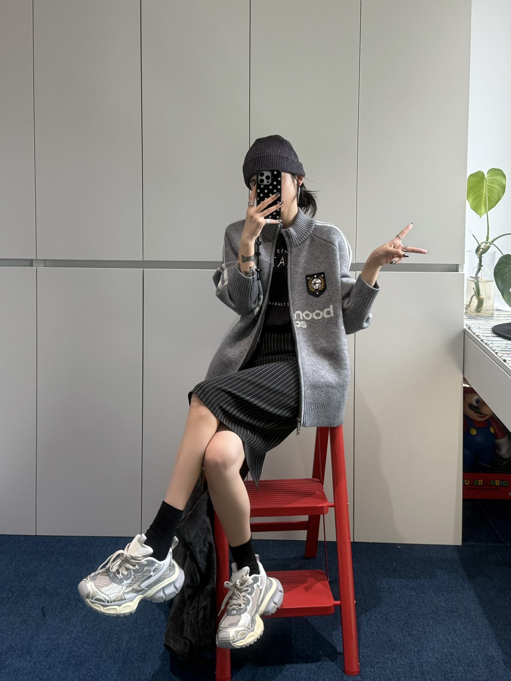 混搭试错日记｜学院外套和半裙居然能凑对