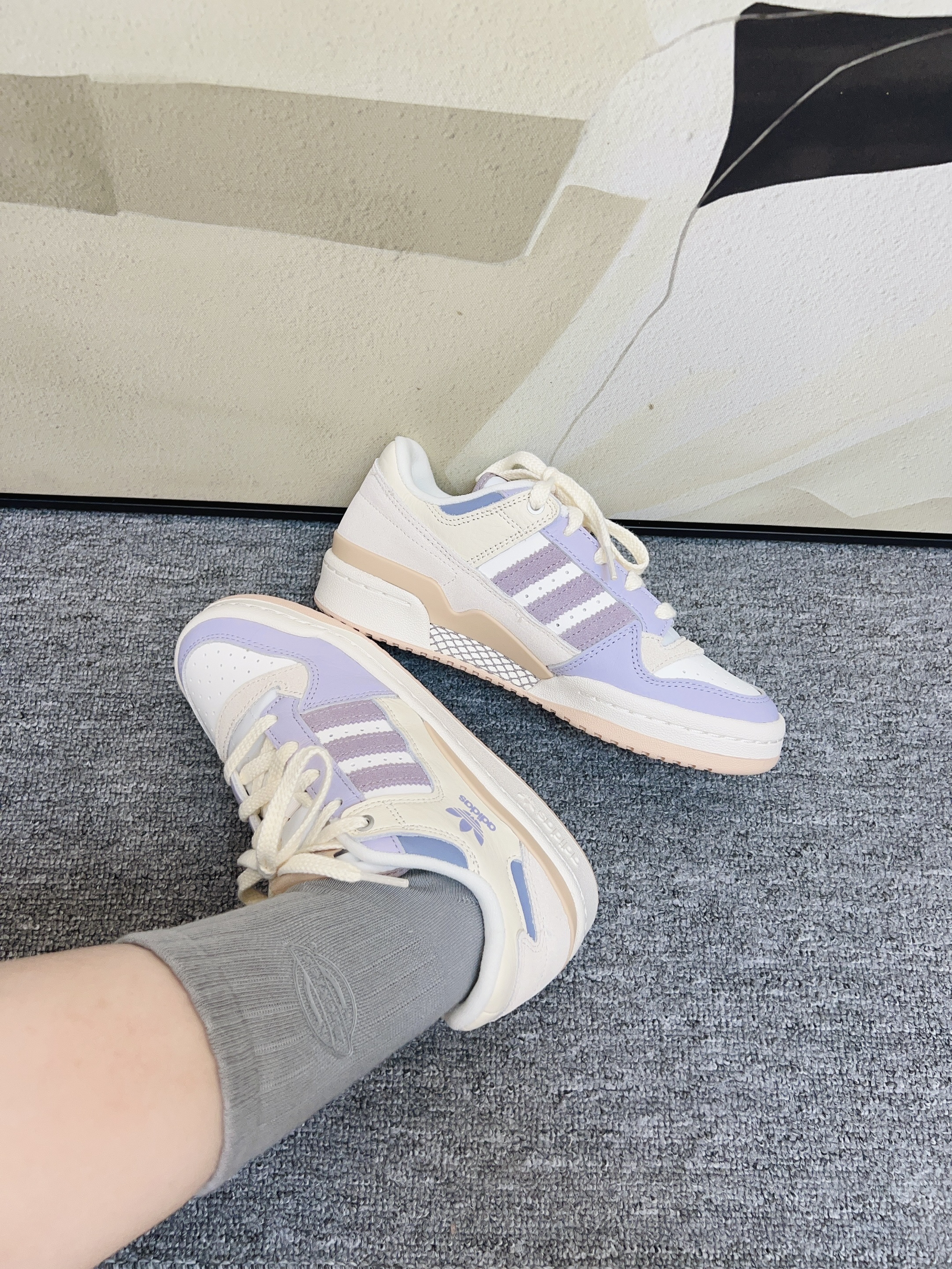 🍬马卡龙香芋紫adidas 搭上新袜子好好看啊💜