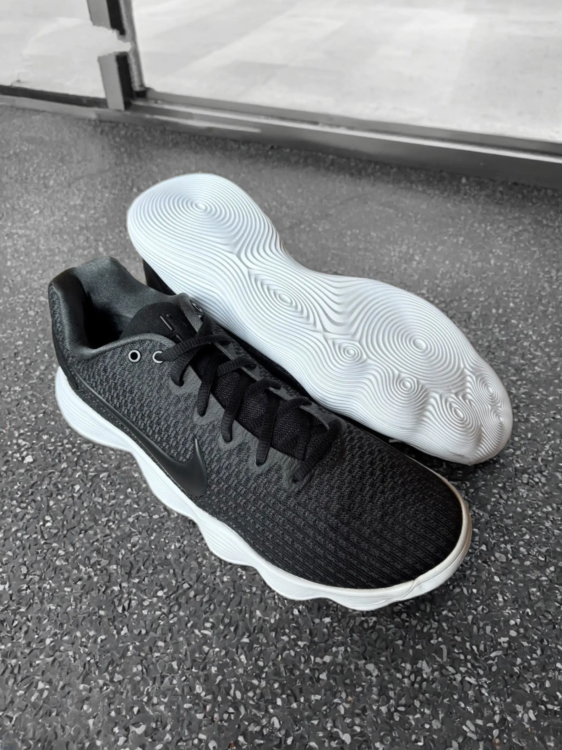 实战党必入!Nike Hyperdunk 2017 React低帮黑白战靴,脚感性能双炸裂