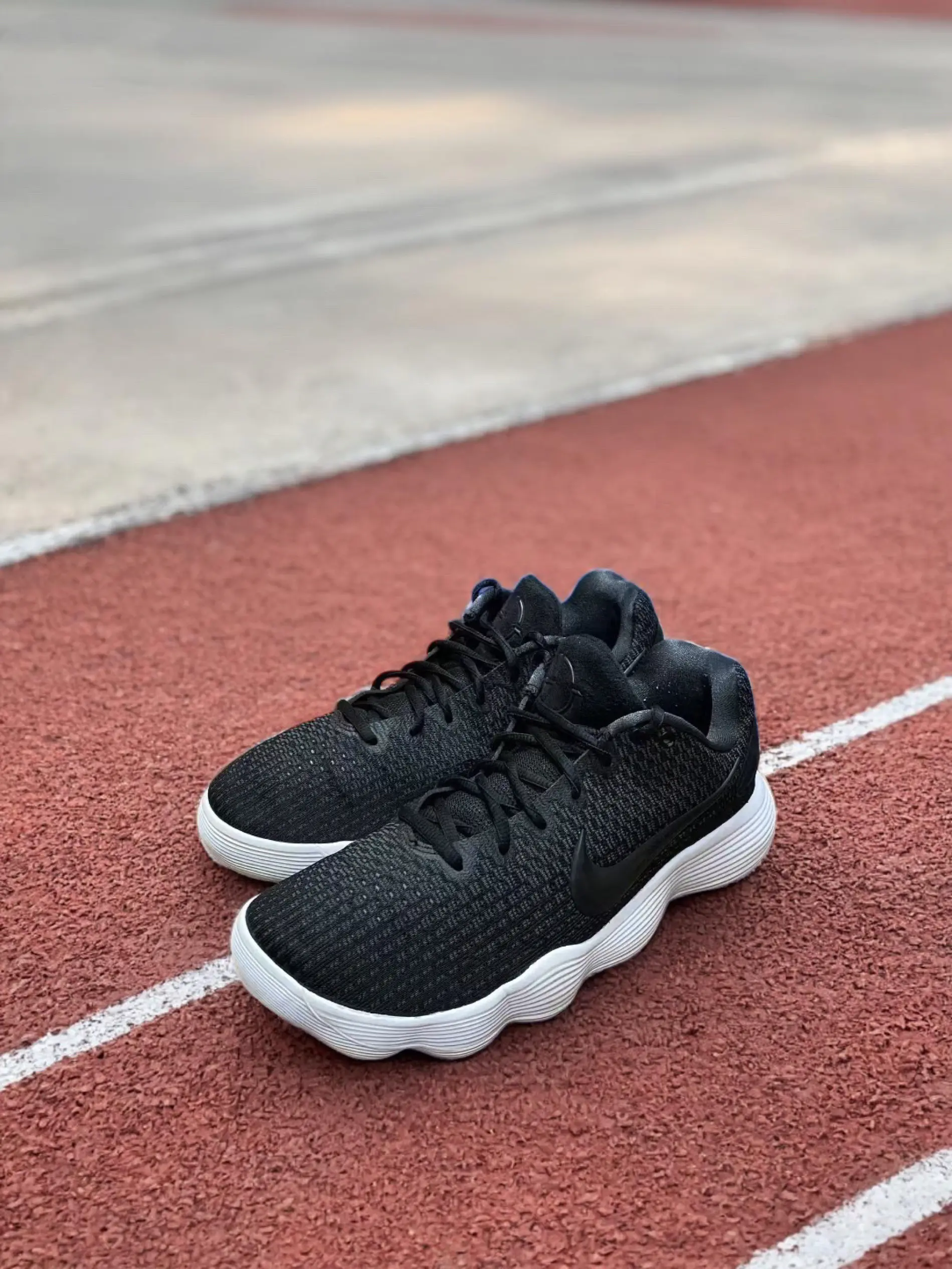 实战党必入!Nike Hyperdunk 2017 React低帮黑白战靴,脚感性能双炸裂
