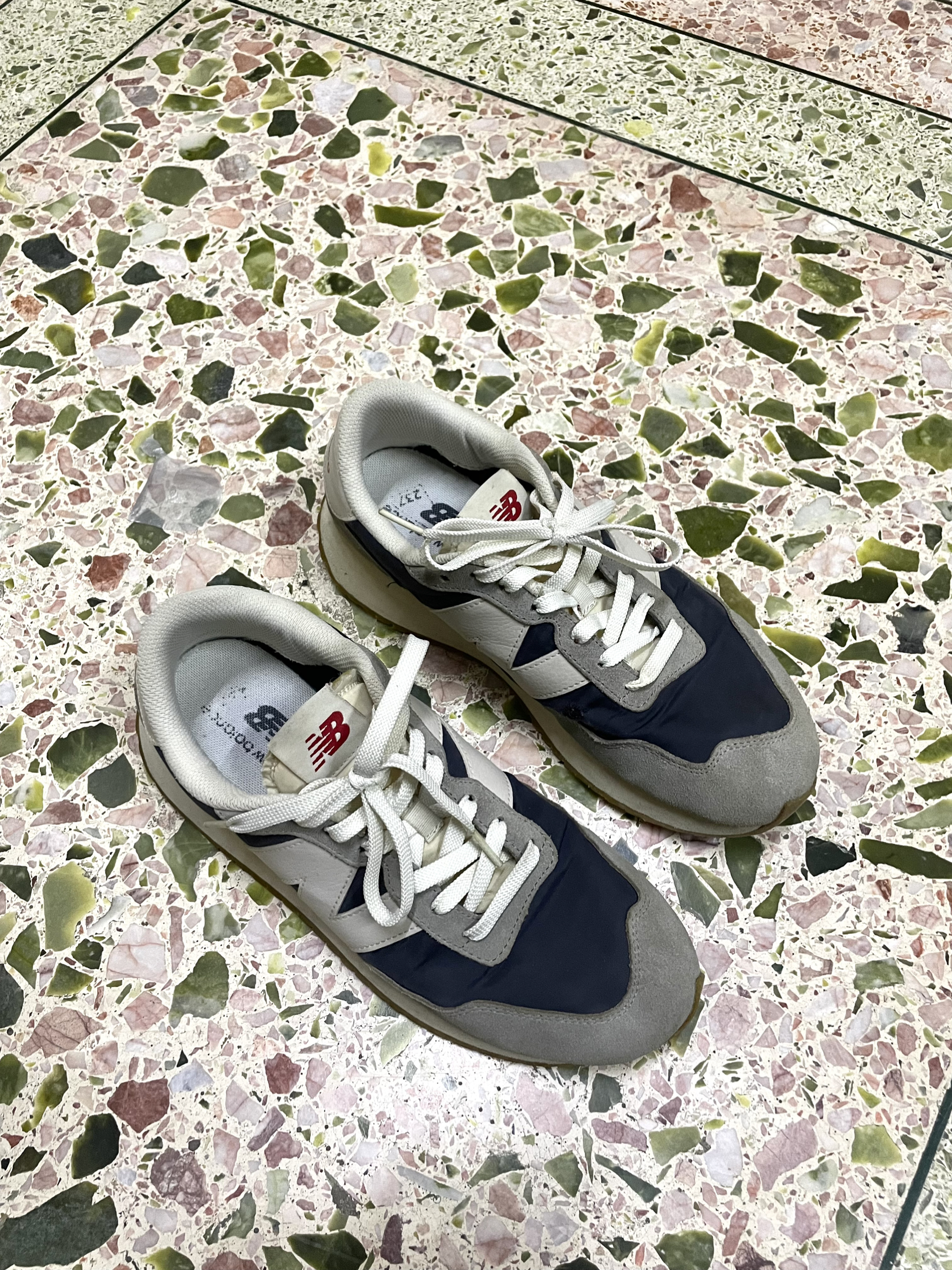 “NB”复古跑鞋🏃➡️🏃➡️🏃➡️:灰蓝配色好搭也好穿~🏃♀️➡️🏃♀️➡️