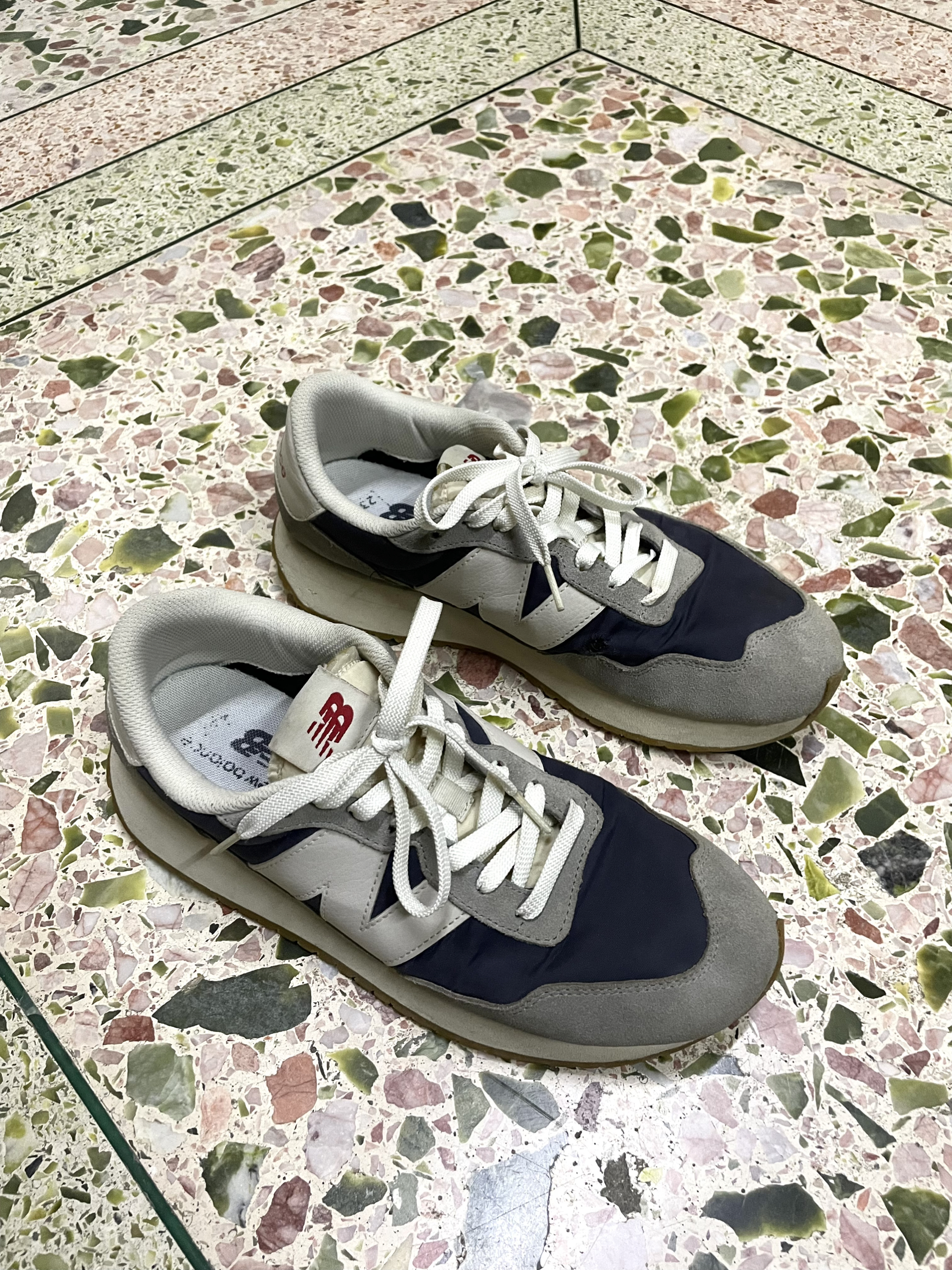 “NB”复古跑鞋🏃➡️🏃➡️🏃➡️:灰蓝配色好搭也好穿~🏃♀️➡️🏃♀️➡️