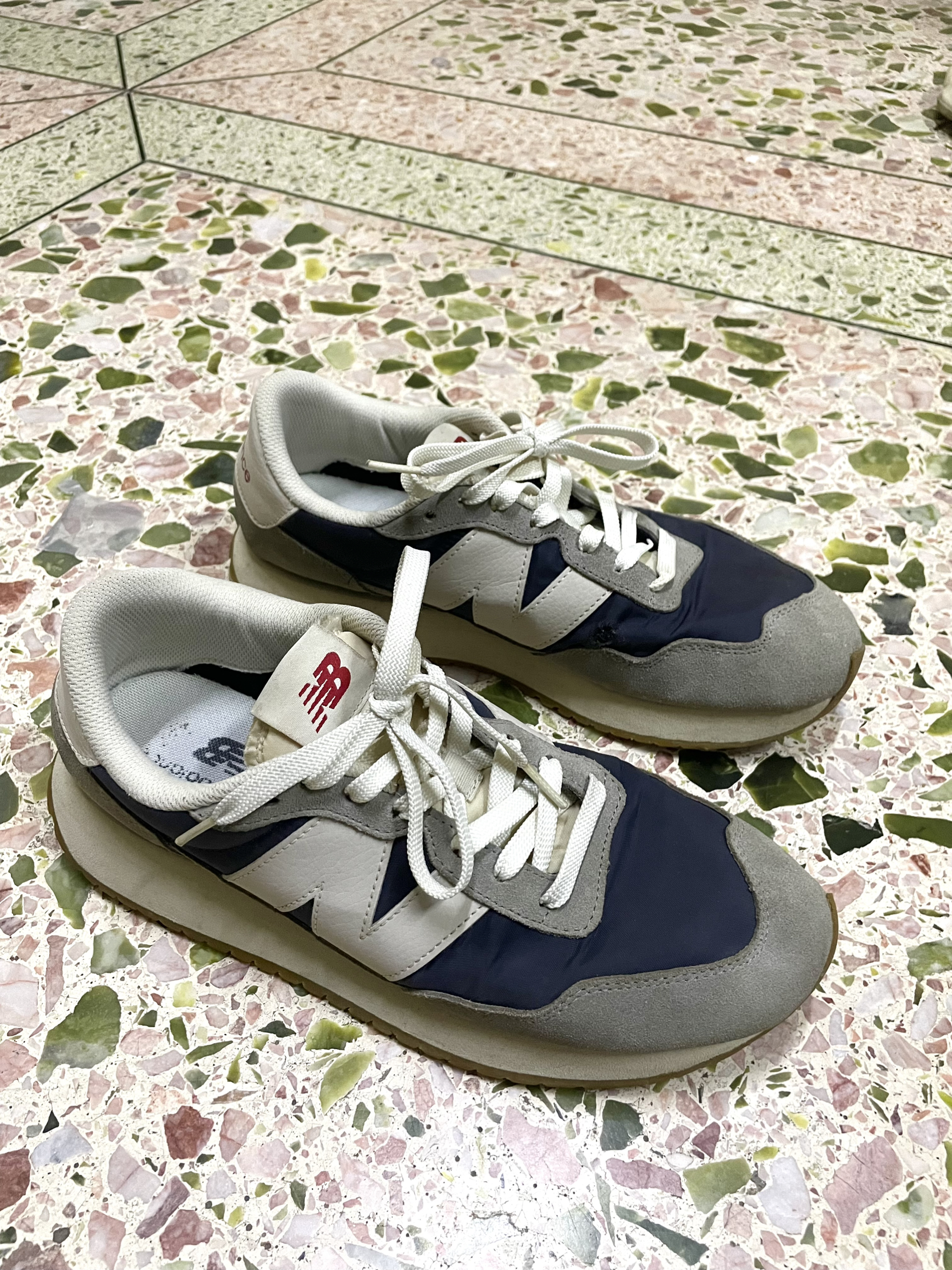 “NB”复古跑鞋🏃➡️🏃➡️🏃➡️:灰蓝配色好搭也好穿~🏃♀️➡️🏃♀️➡️