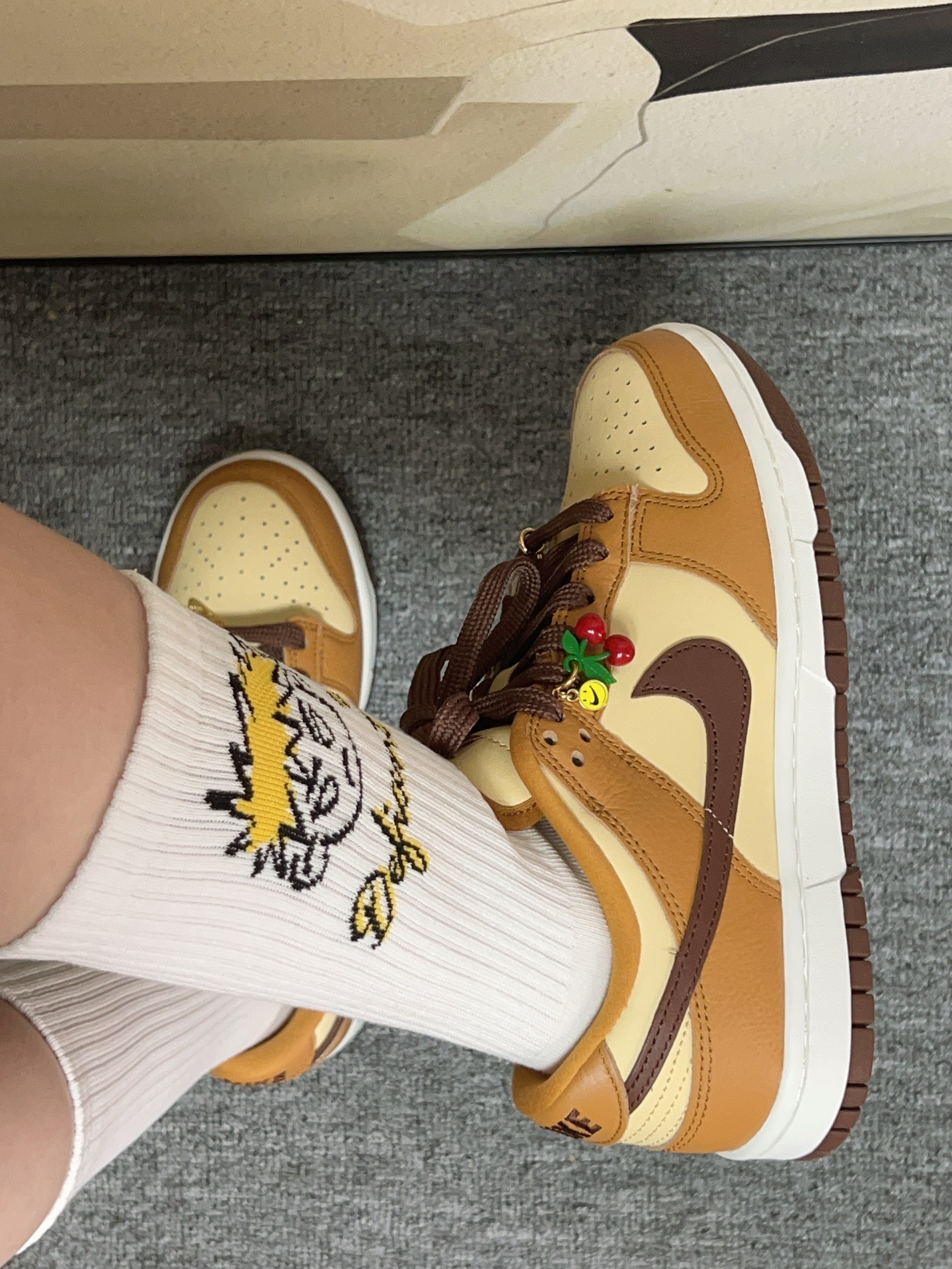 Nike焦糖🍂dunk搭上派米袜子好好看🧡