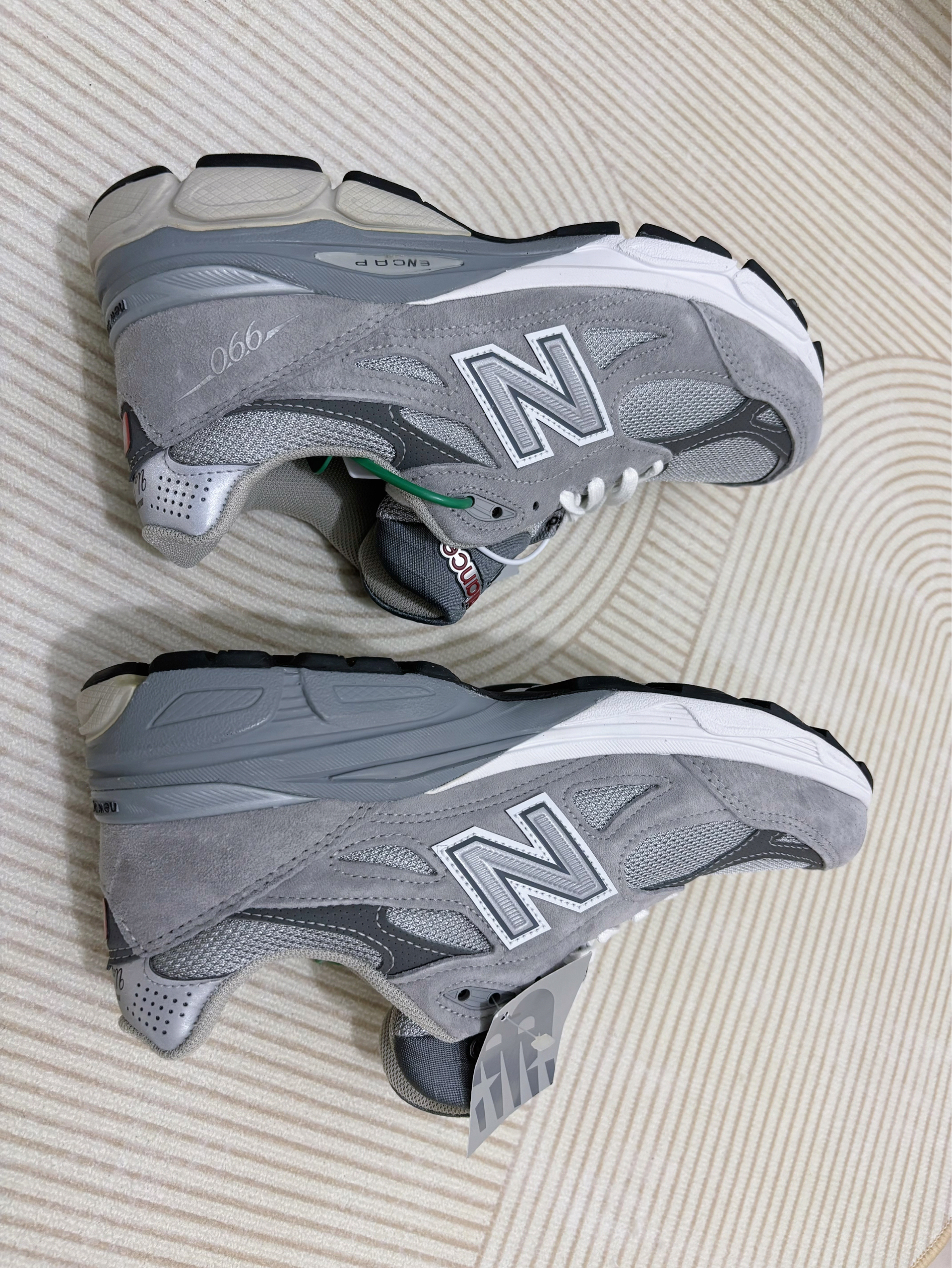 狠狠爱了😍NB 990 V3 『元祖灰』