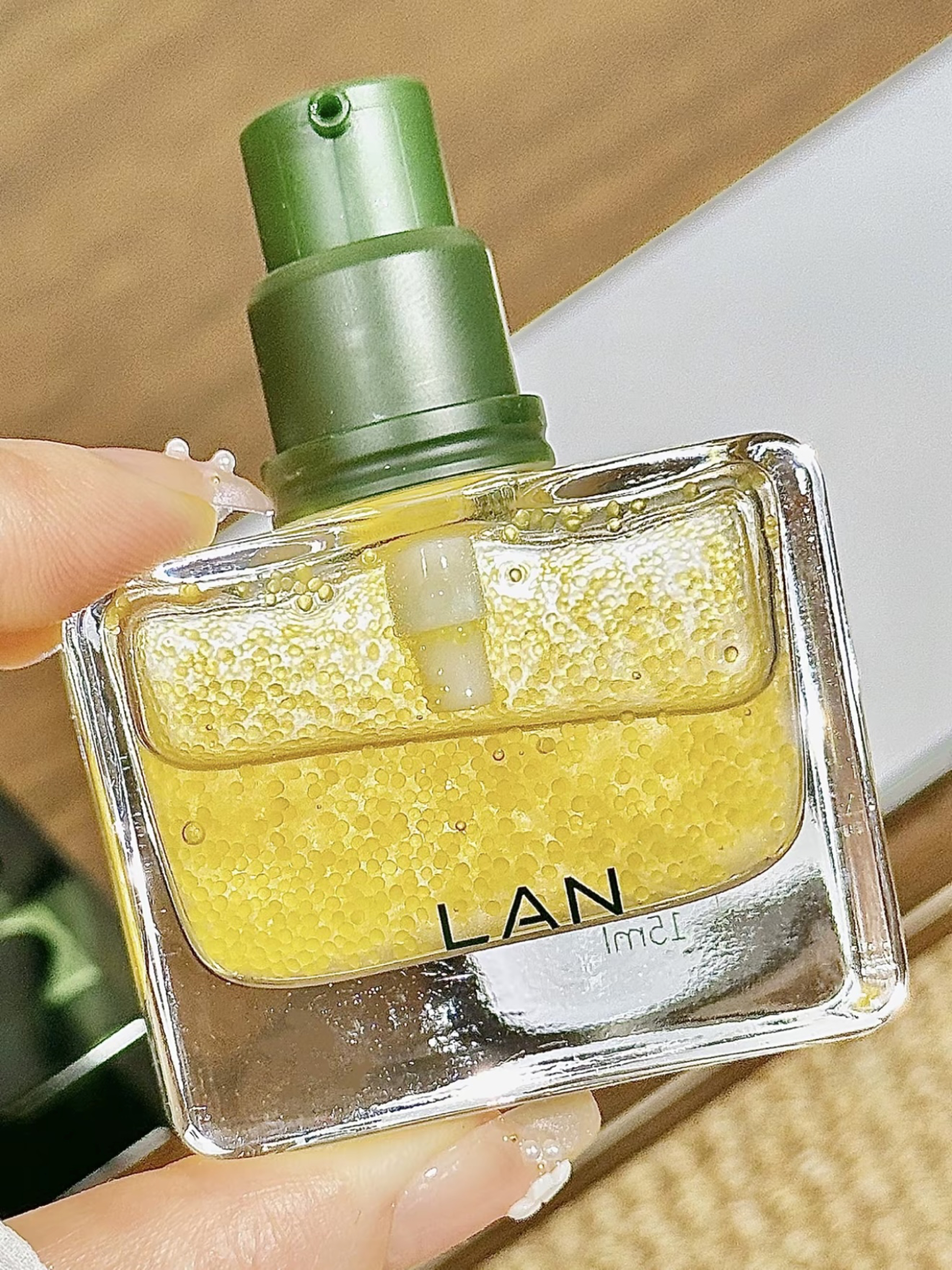 藏不住啦！秋天养成冷白皮的秘密是…