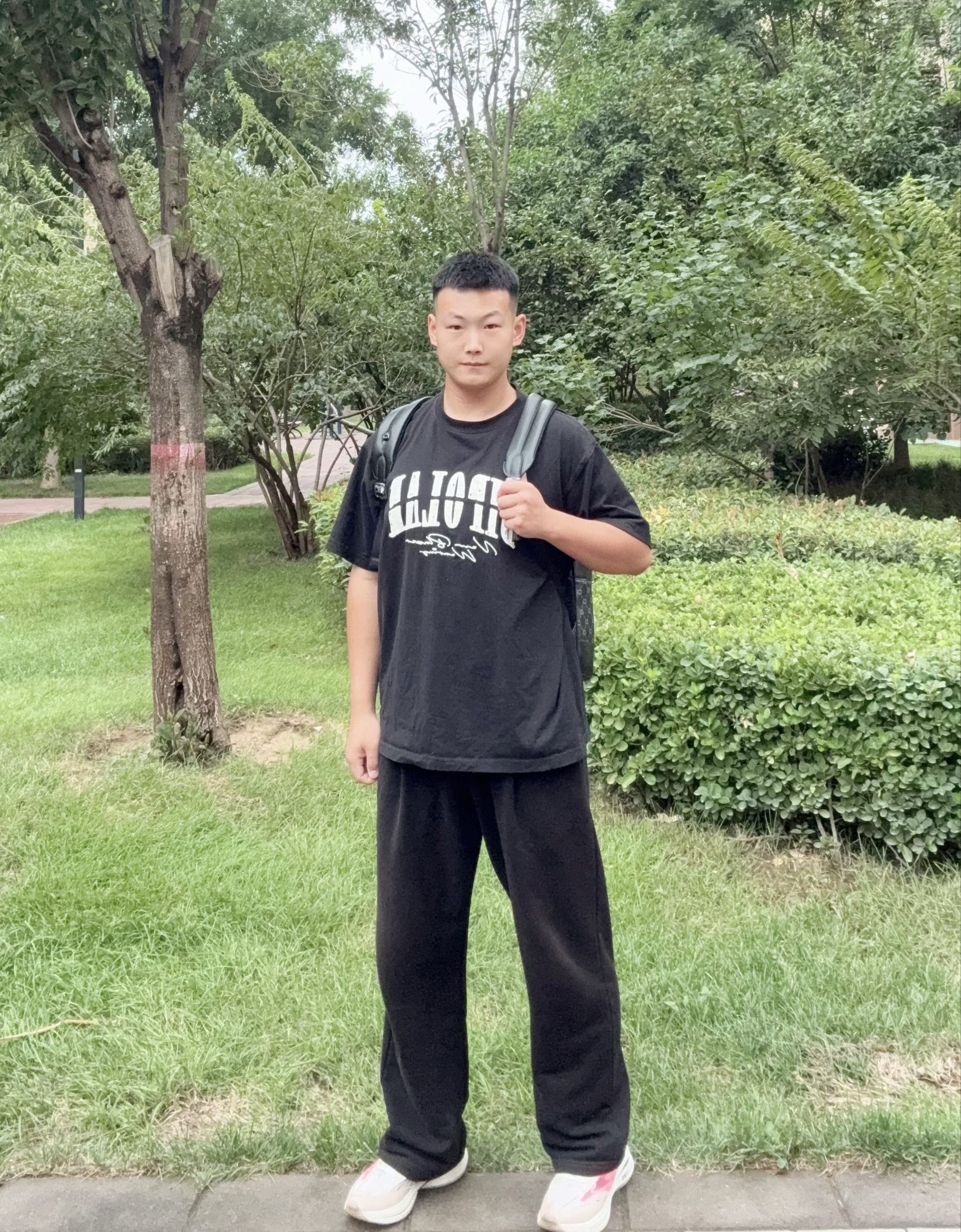 💼男生通勤&出街都能背的“百搭王”双肩包，质感拉满还巨能装！
