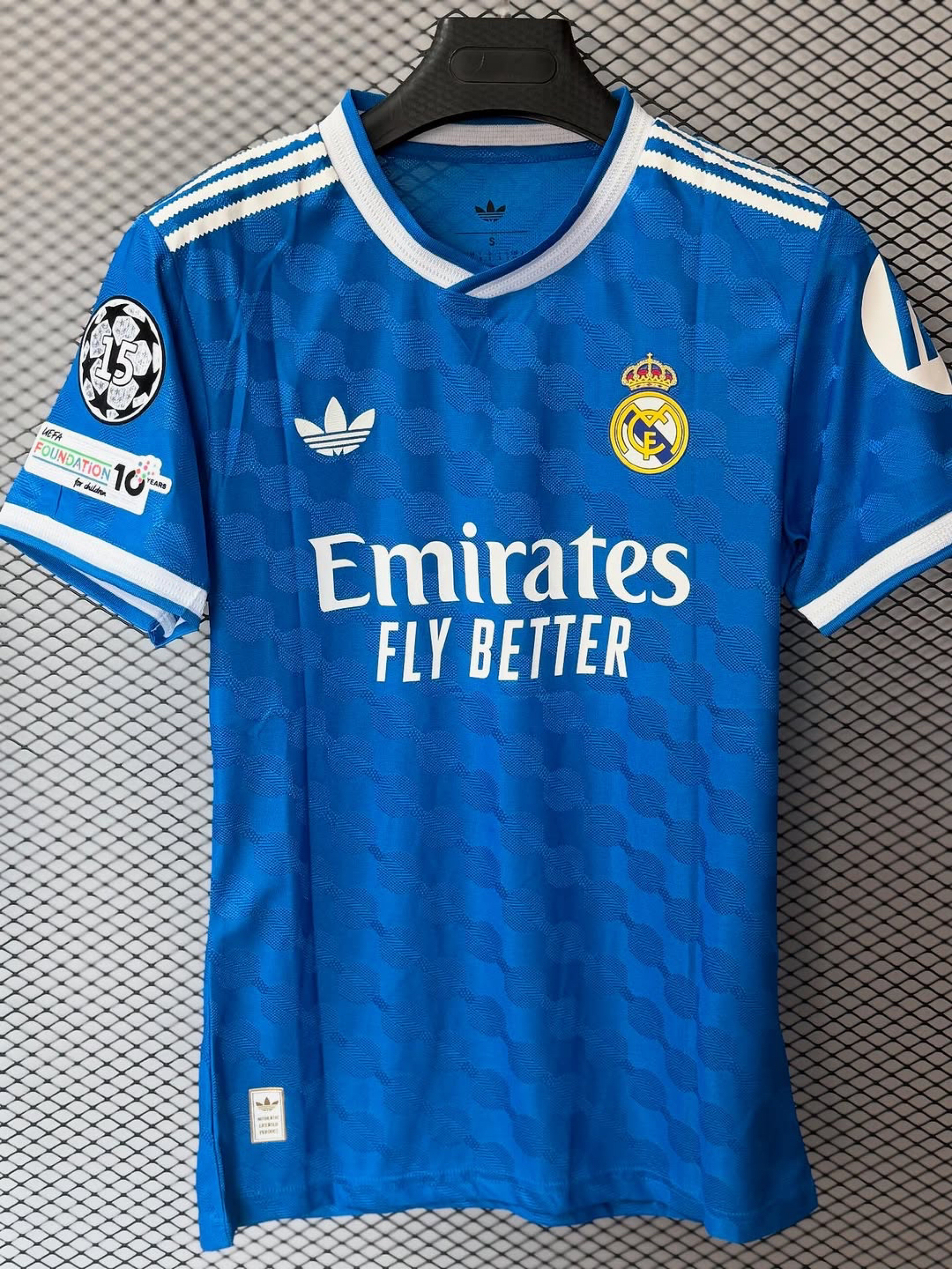 皇马球迷狂喜！这件球衣太帅啦⚽