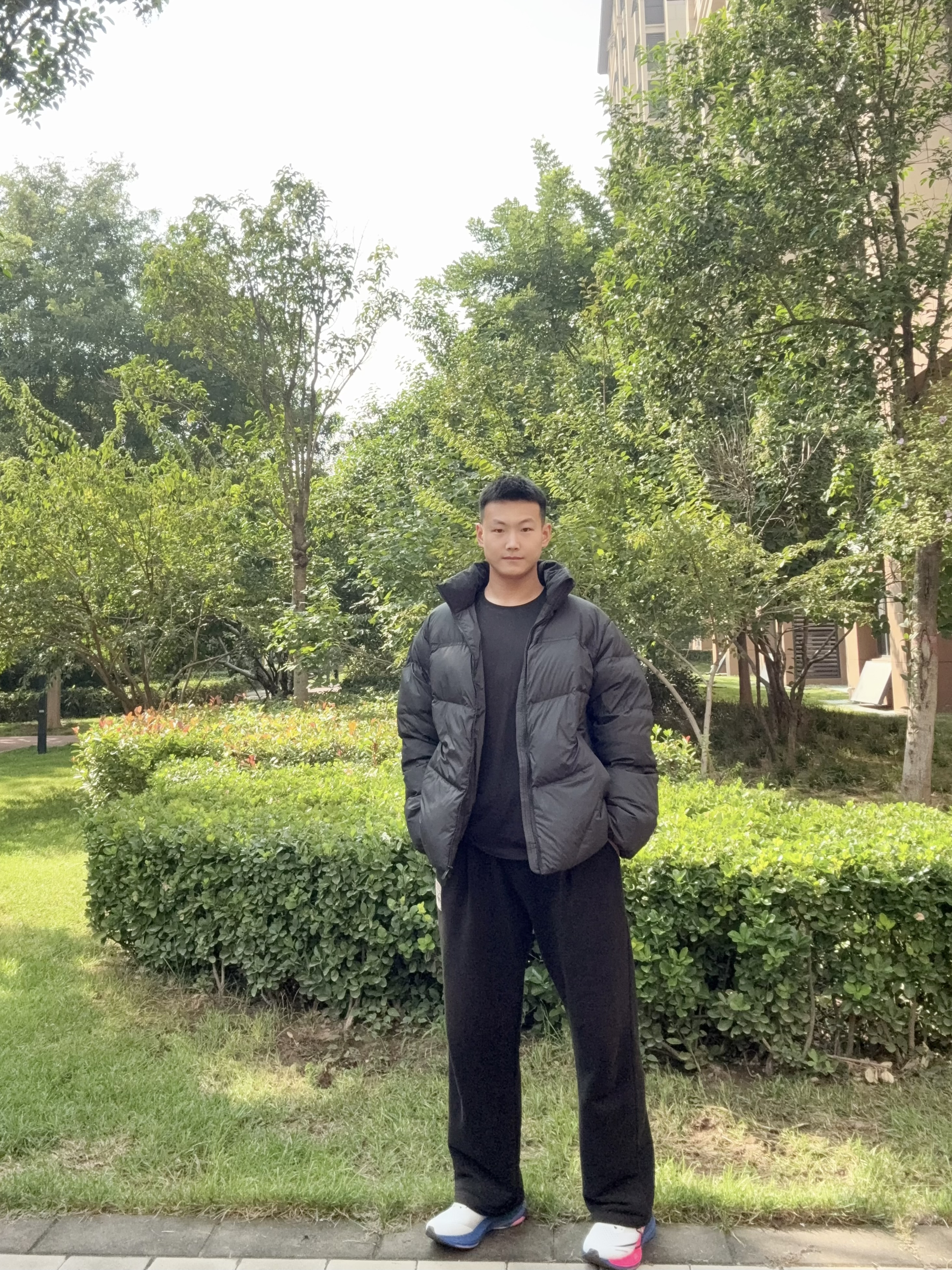 男生秋冬保命穿搭！这件“面包羽绒服”保暖又显瘦，锁死了