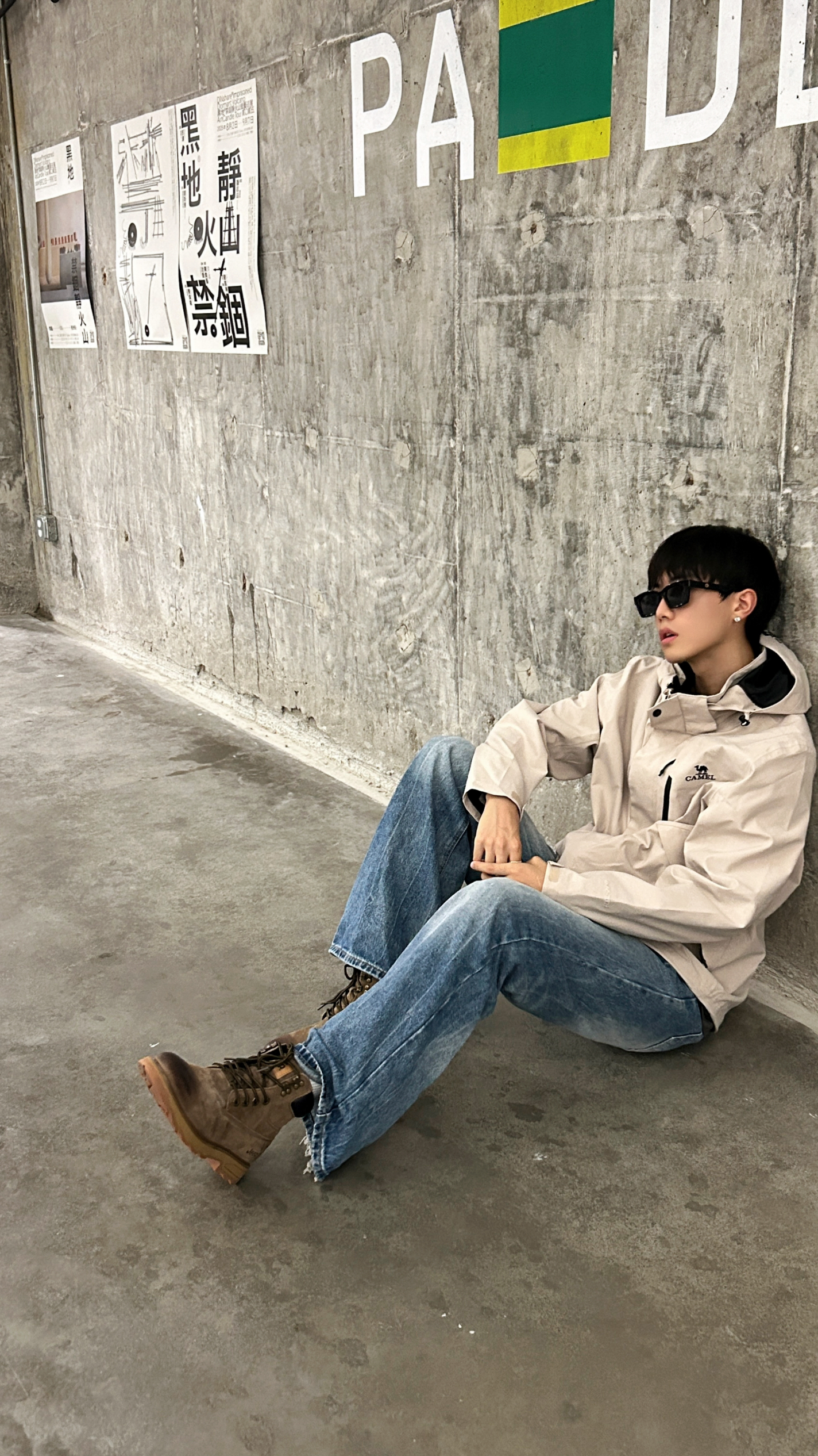 一脚蹬进秋冬 穿上靴子还是帅的