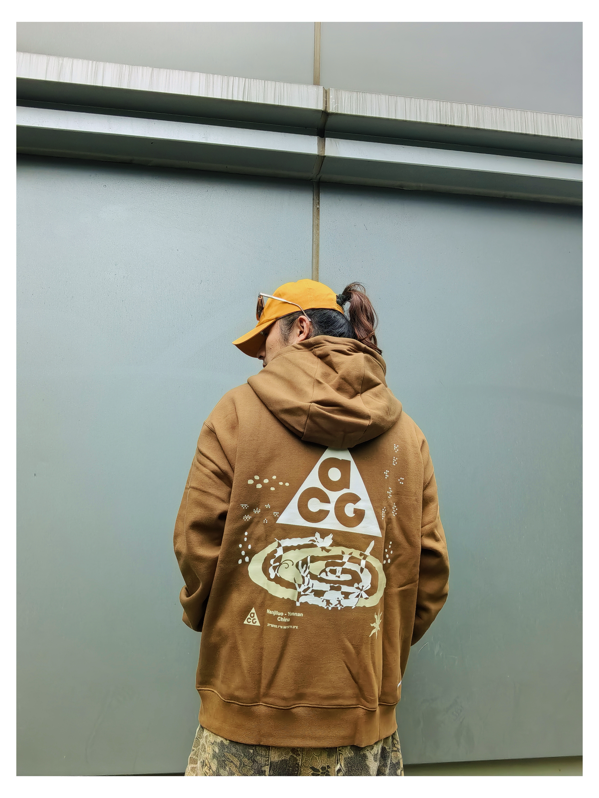 秋日时髦户外风卫衣穿搭分享