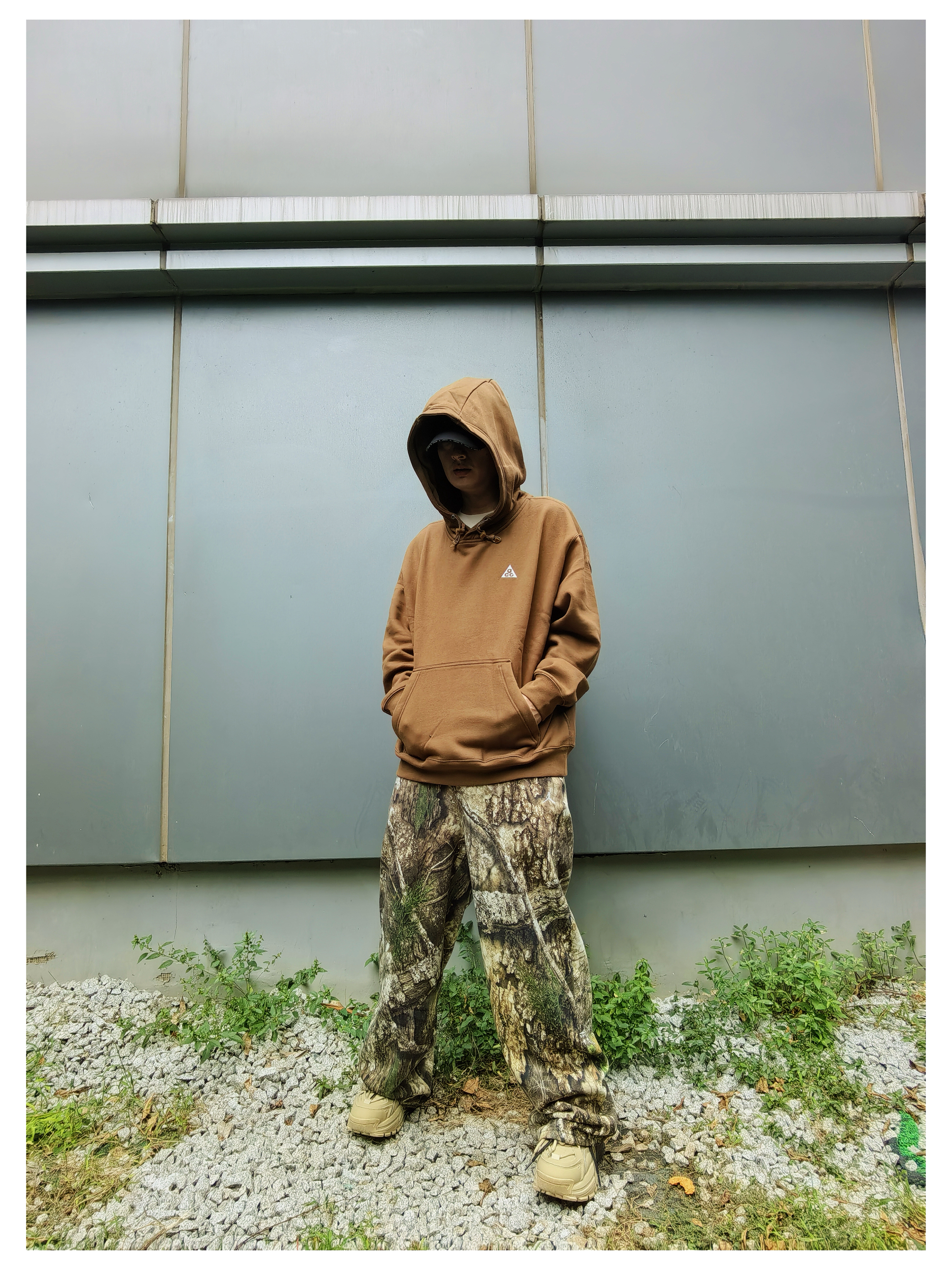 秋日时髦户外风卫衣穿搭分享