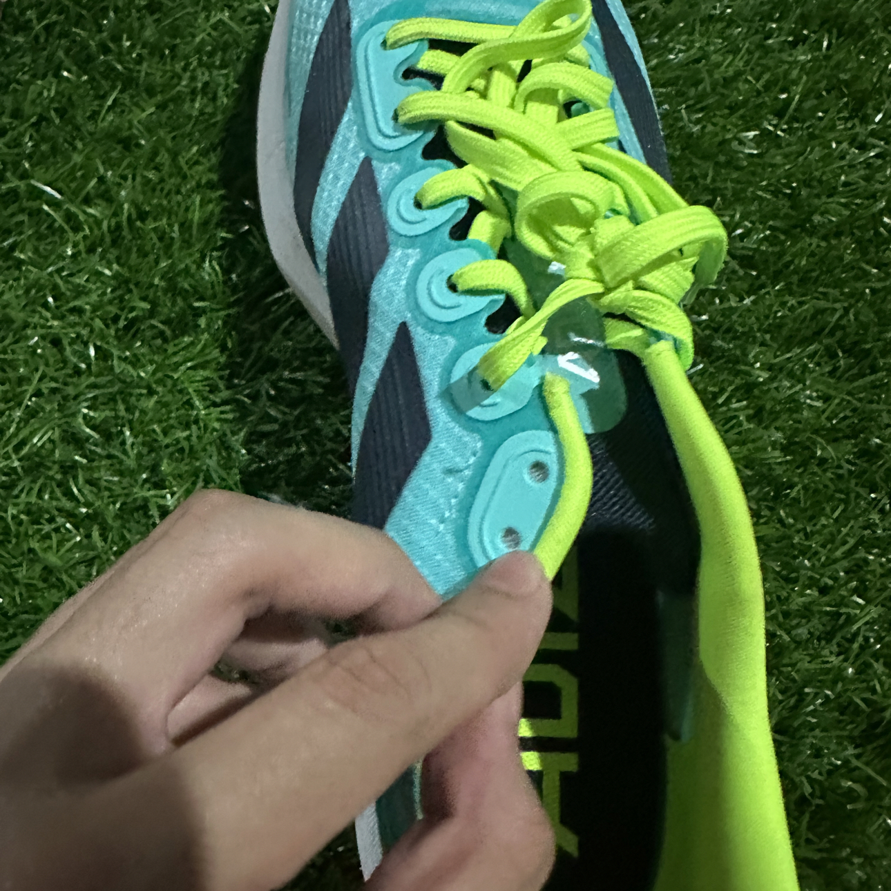 脚感较弹 跳远和训练非常适合