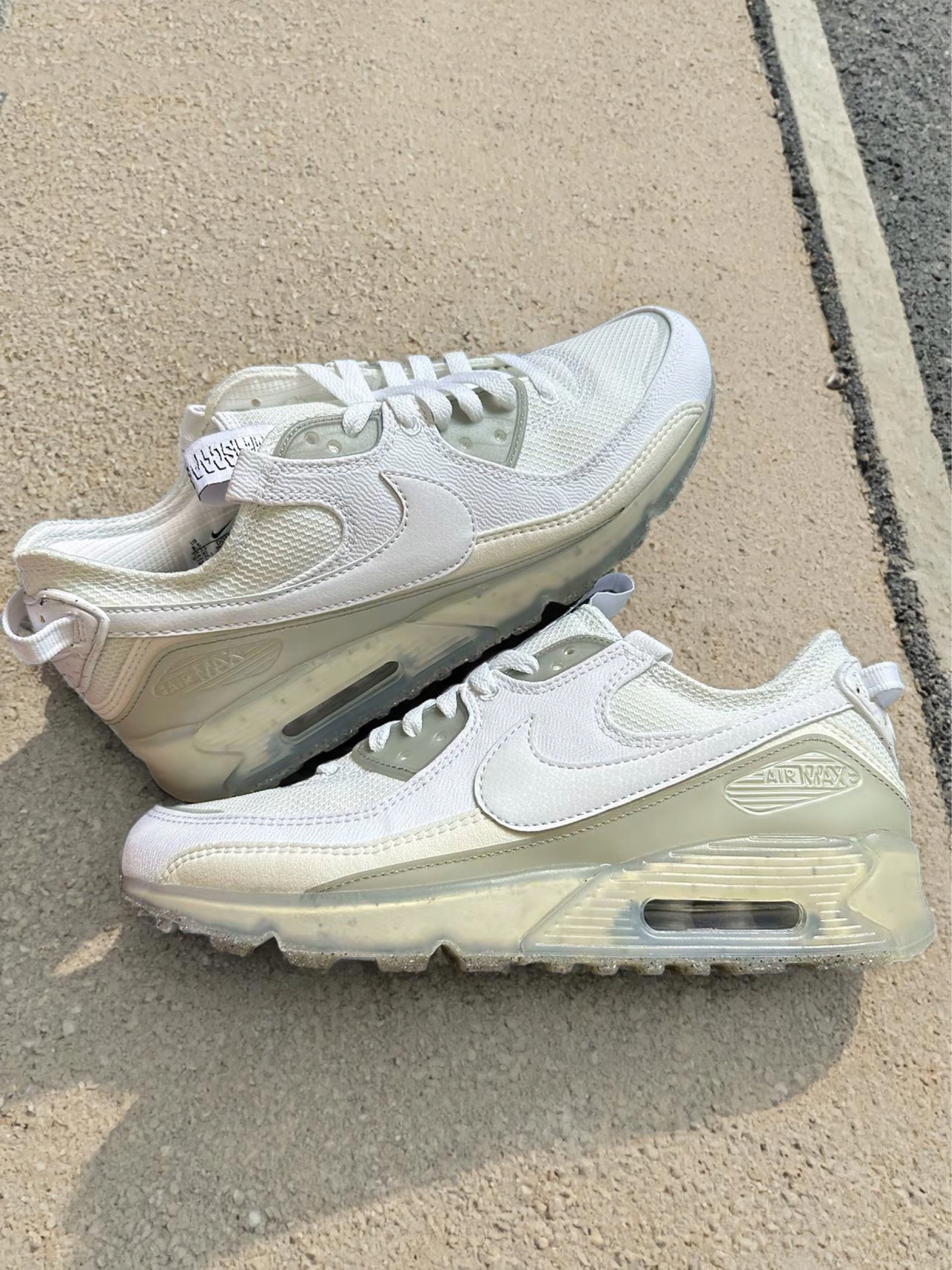 Nike Air Max 90 白灰色真实体验:复古鞋型里的舒适日常