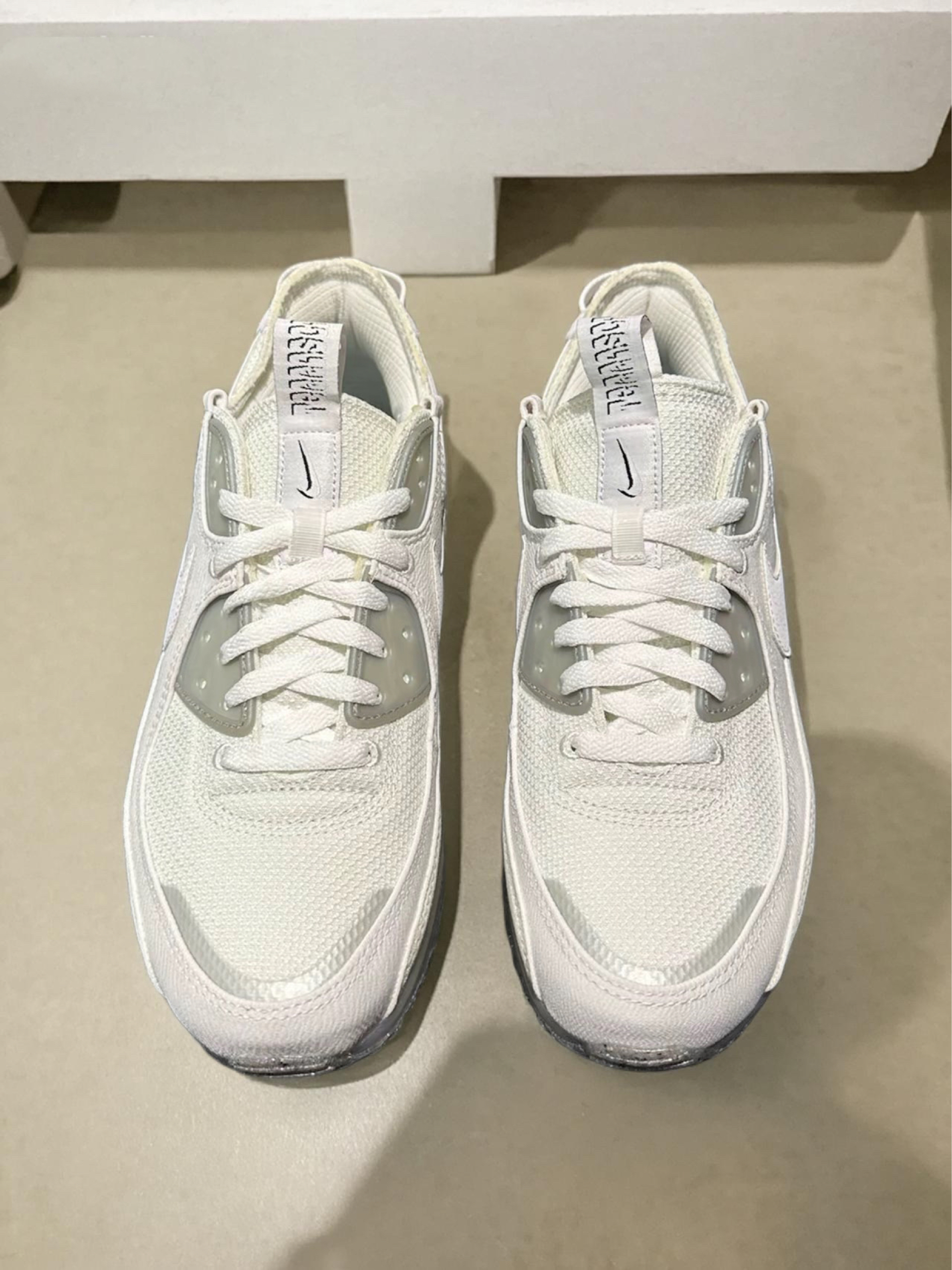 Nike Air Max 90 白灰色真实体验:复古鞋型里的舒适日常