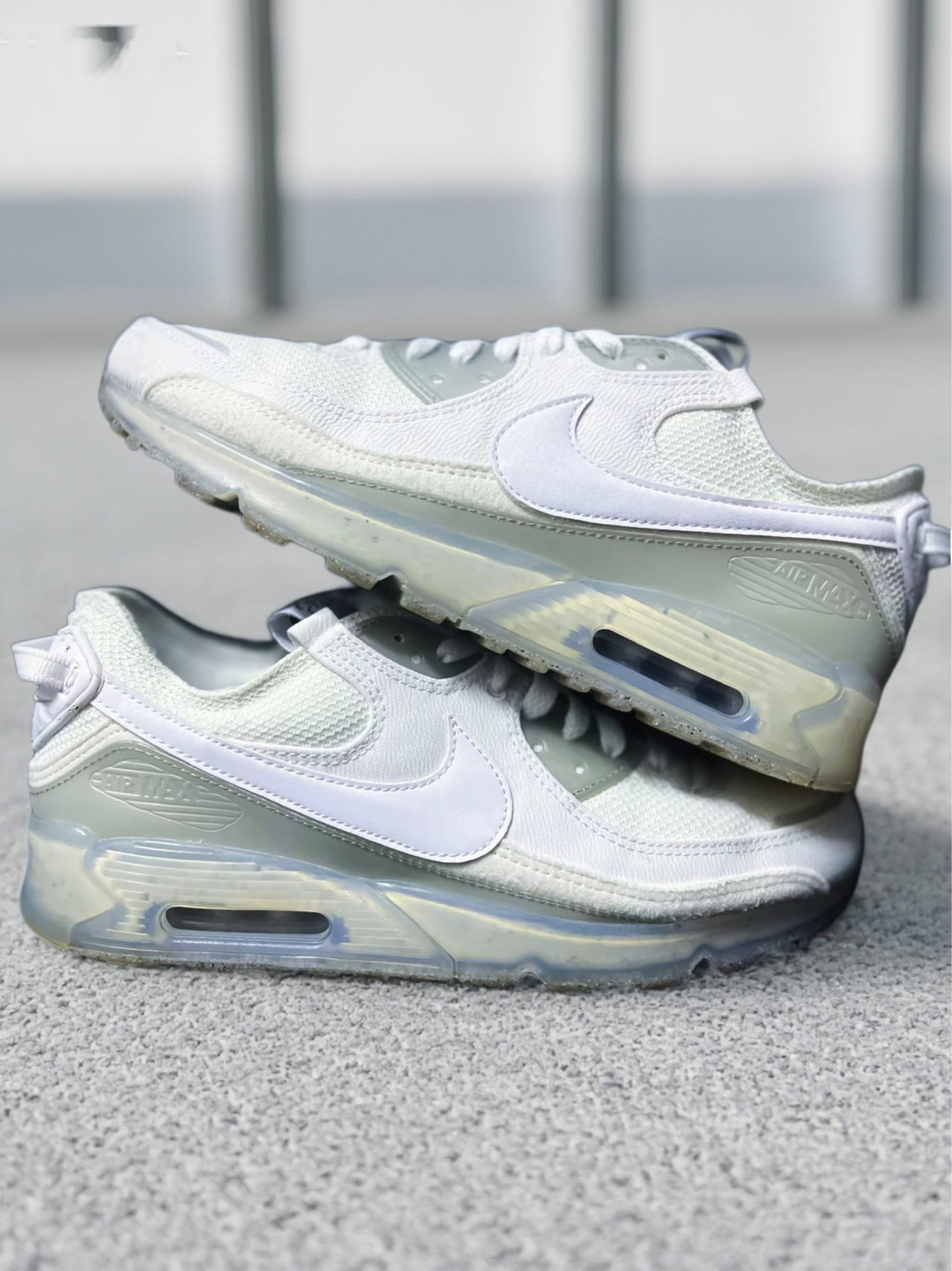 Nike Air Max 90 白灰色真实体验:复古鞋型里的舒适日常