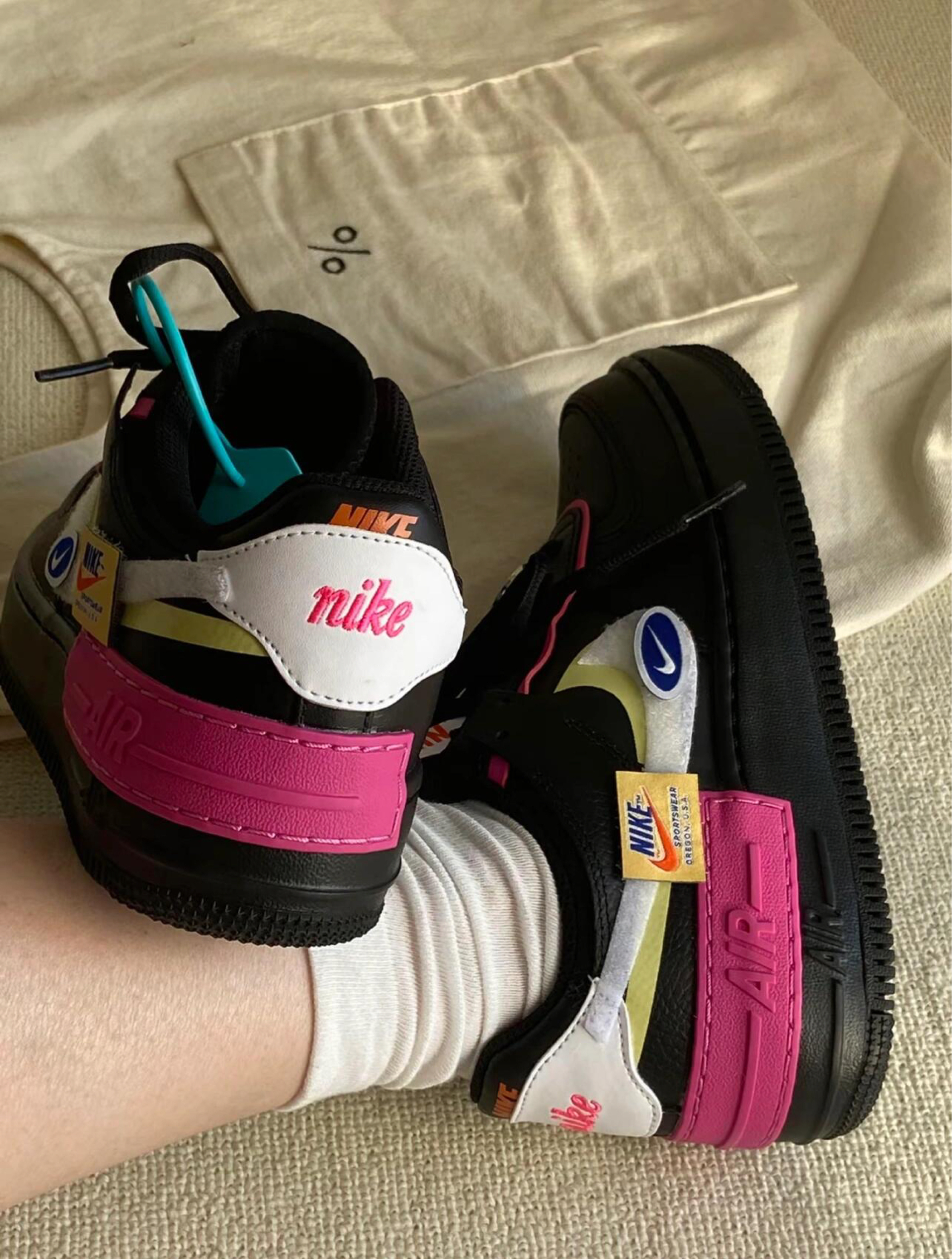 疯了!这双AF1“拼接怪”一穿,闺蜜追着我问了整整一周链接!