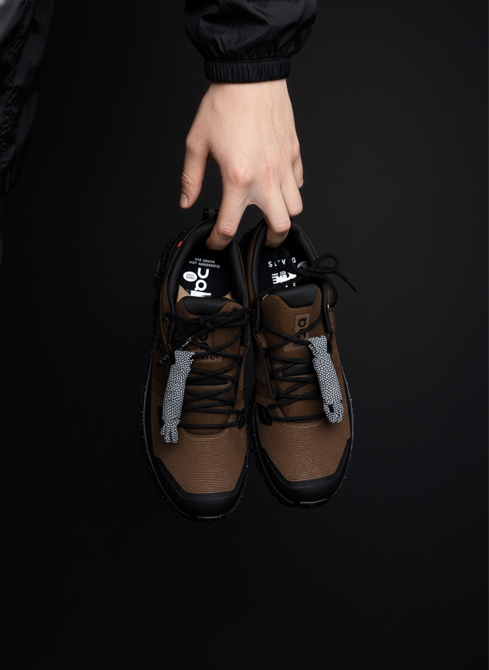 〽️鞋盒藏着三座名山?解读这双联名鞋的户外暗号