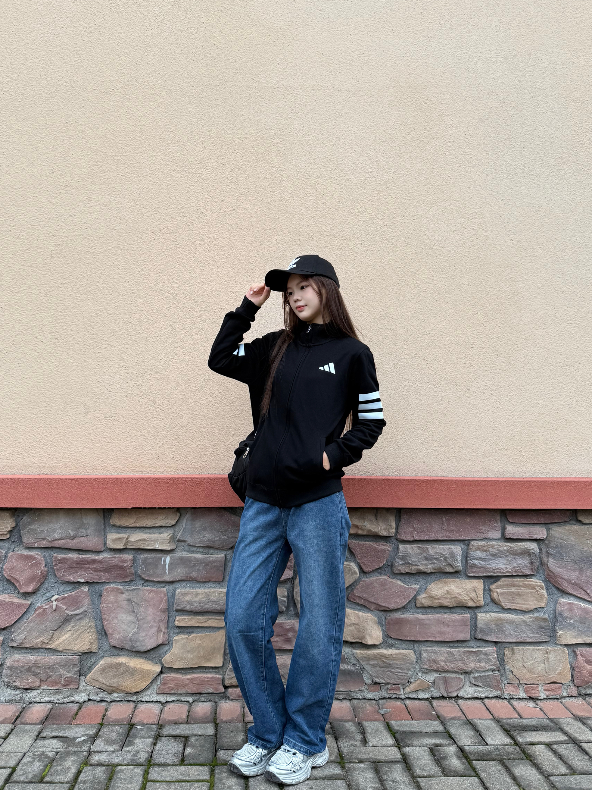 黑色运动外套搭牛仔🖤日常休闲舒适感王者～