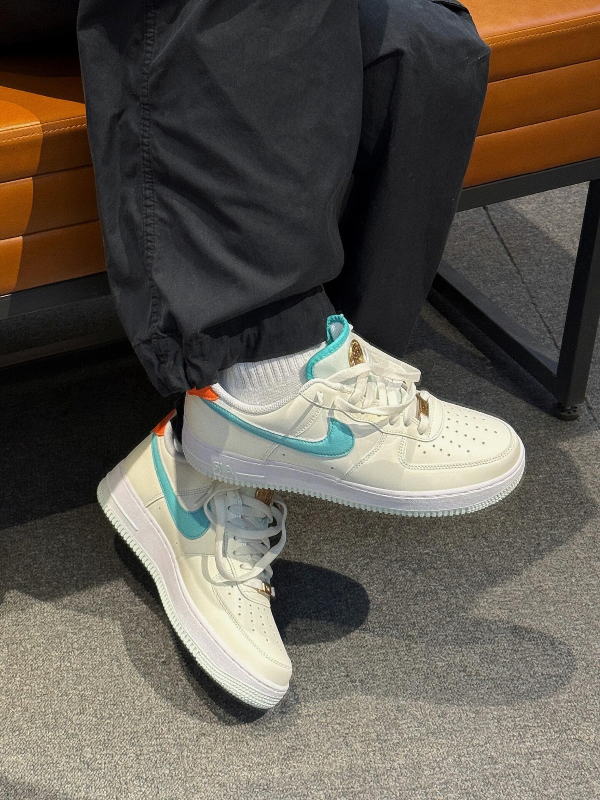 这双AF1的“海盐撞橙”,是把夏天的清爽少年感焊在脚面上了