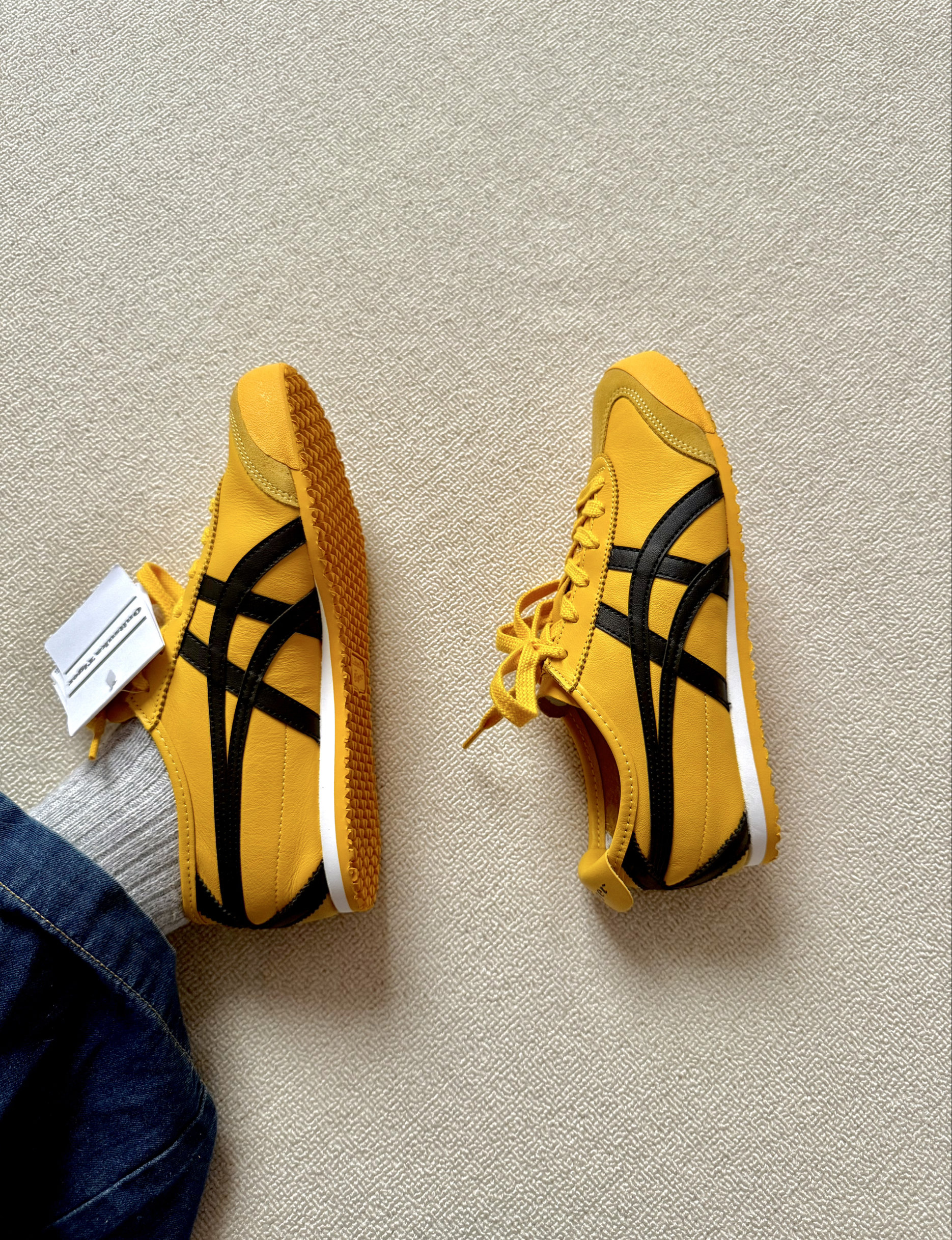 黄色鞋子常常给人眼前一亮的感觉