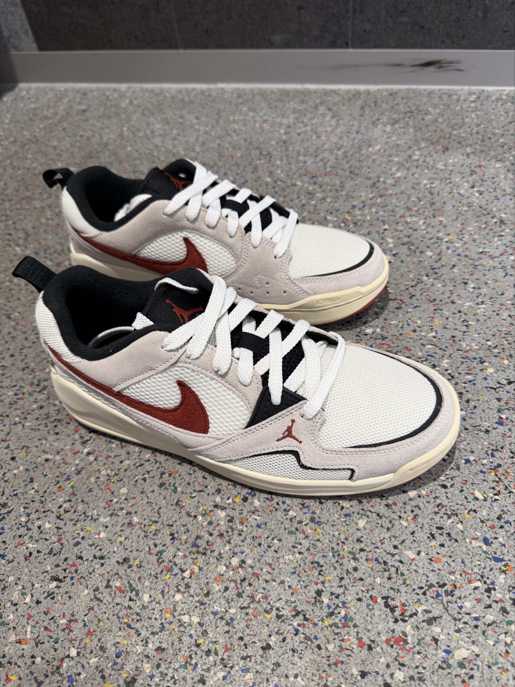 这双白棕黑拼鞋:把“复古少年感”穿成了日常刚需