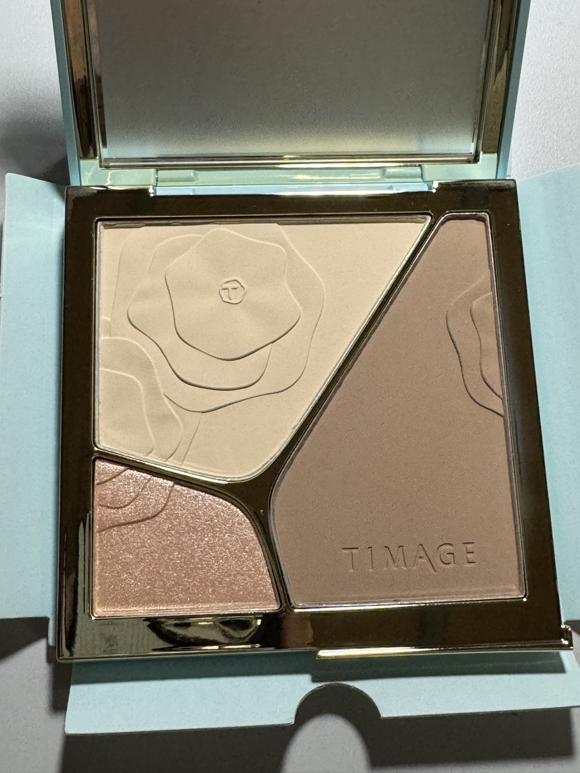 彩棠这盘修容盘，新手直接焊在化妆台上！