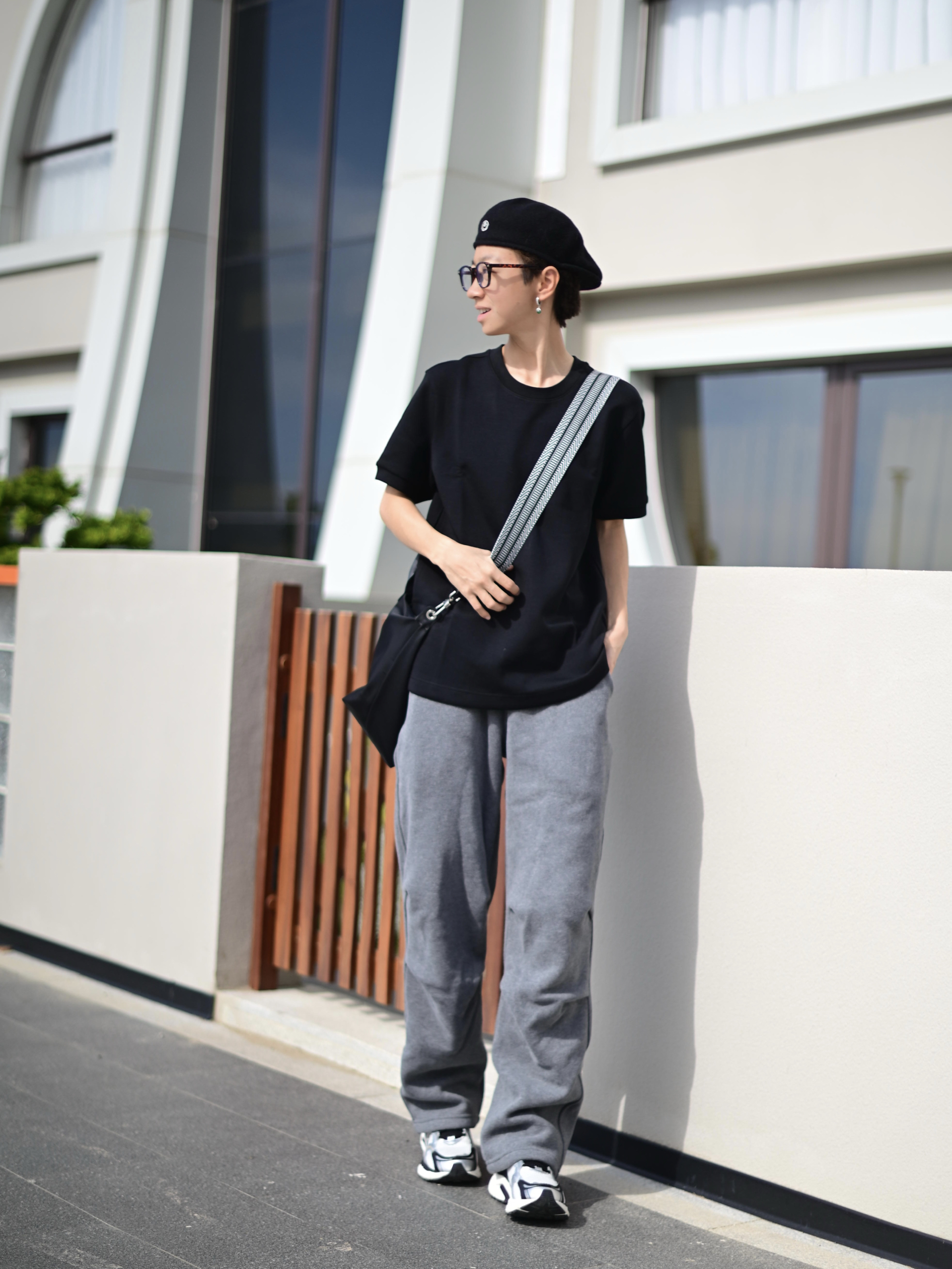 🧢｜这件黑色短袖，秋冬街头穿搭的关键单品