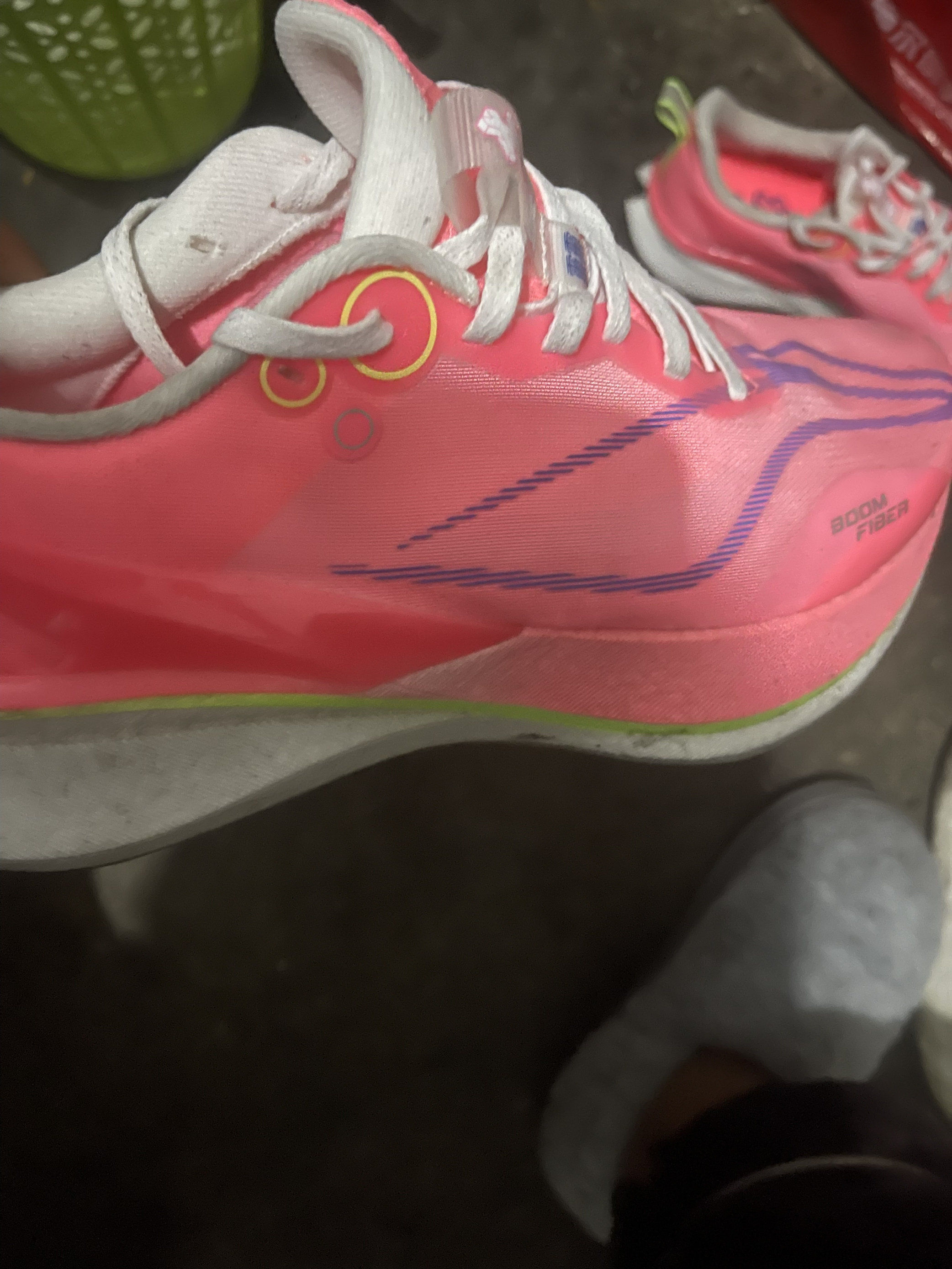 “肖战同款这双鞋太绝了！配色亮眼脚感软，