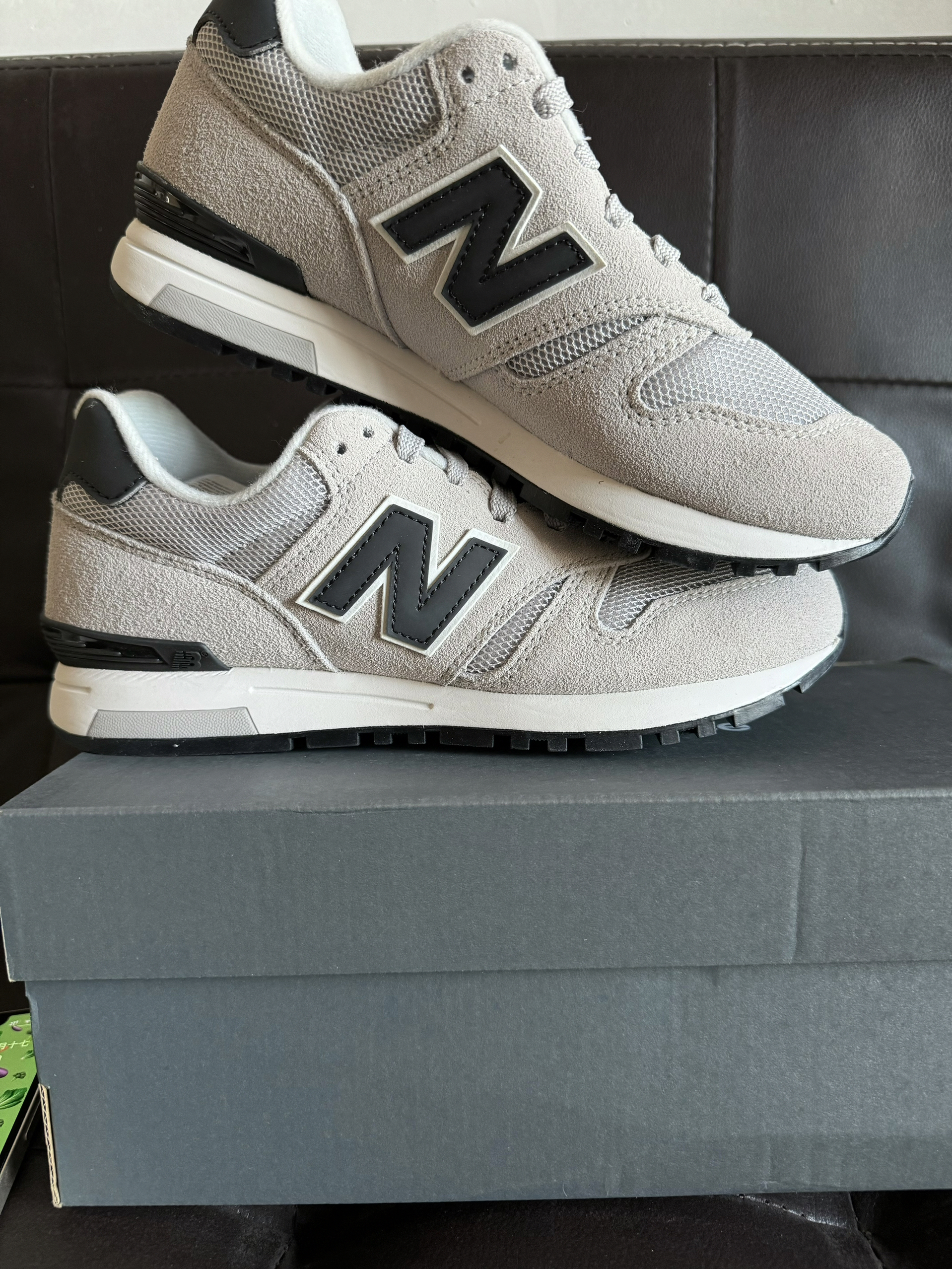New Balance 这款复古灰鞋也太戳少女心了吧!
姐妹们,刚在得物入的这双New Balan