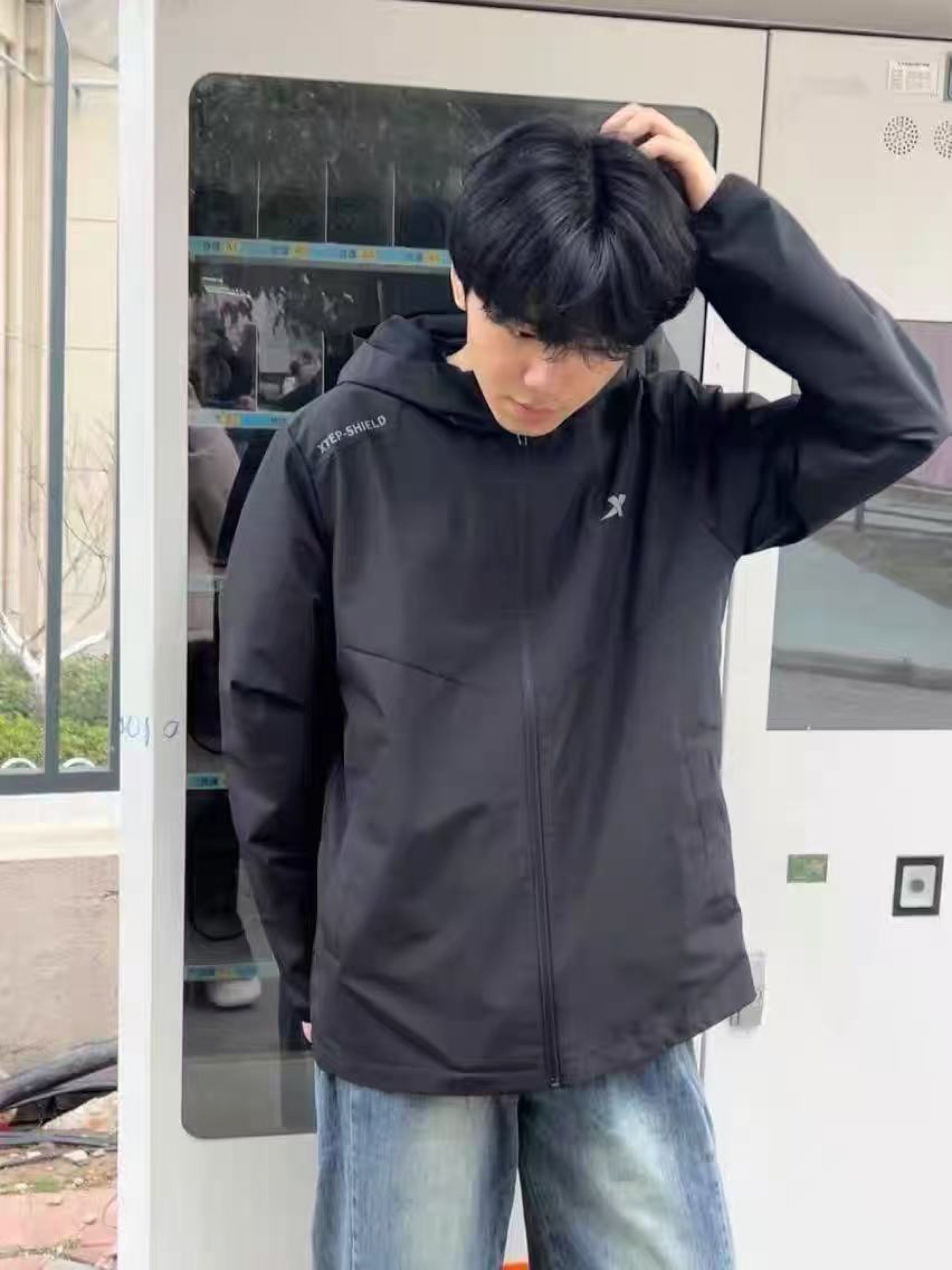 秋冬户外刚需！特步冲锋衣防风防水绝了