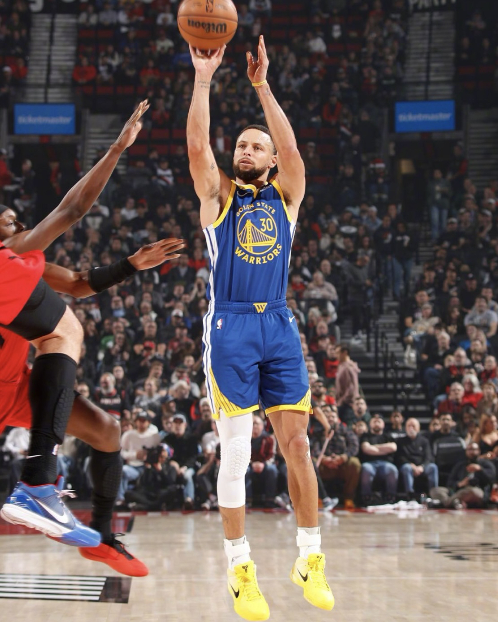 库里上脚Kobe 4 Protro测评:经典复刻的现代适配