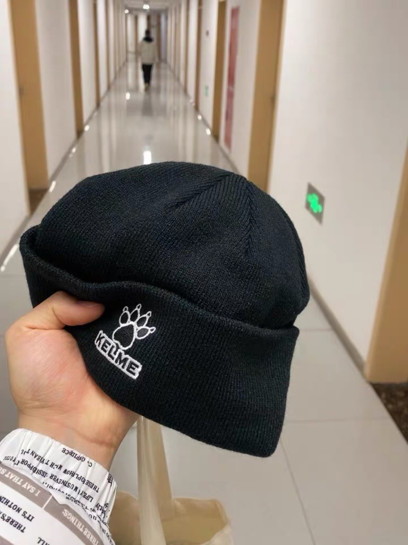 卡尔美的针织帽，质感还是很不错的，可能我