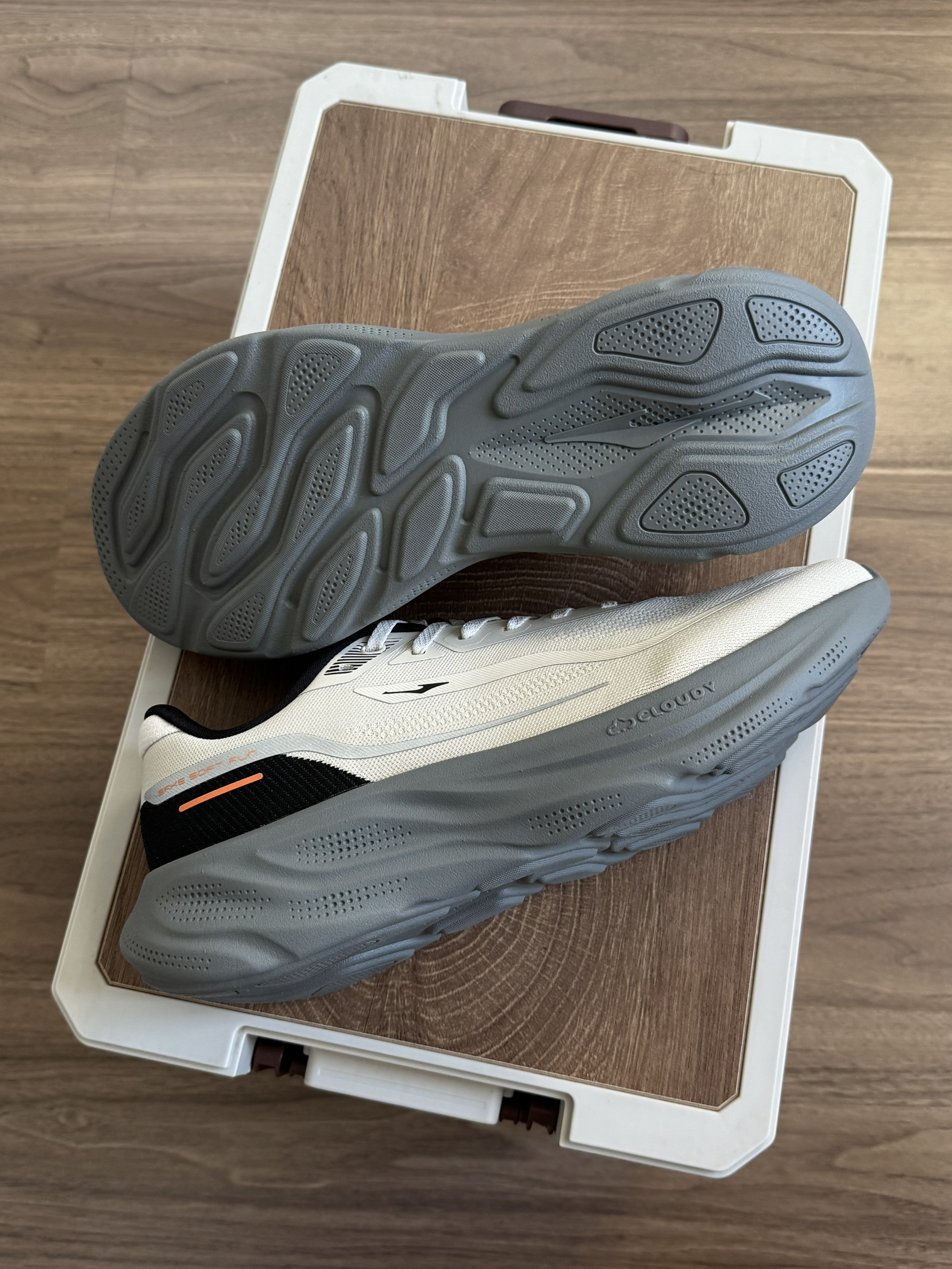 一穿一个不吱声的鸿星尔克跑鞋👟好喜欢!