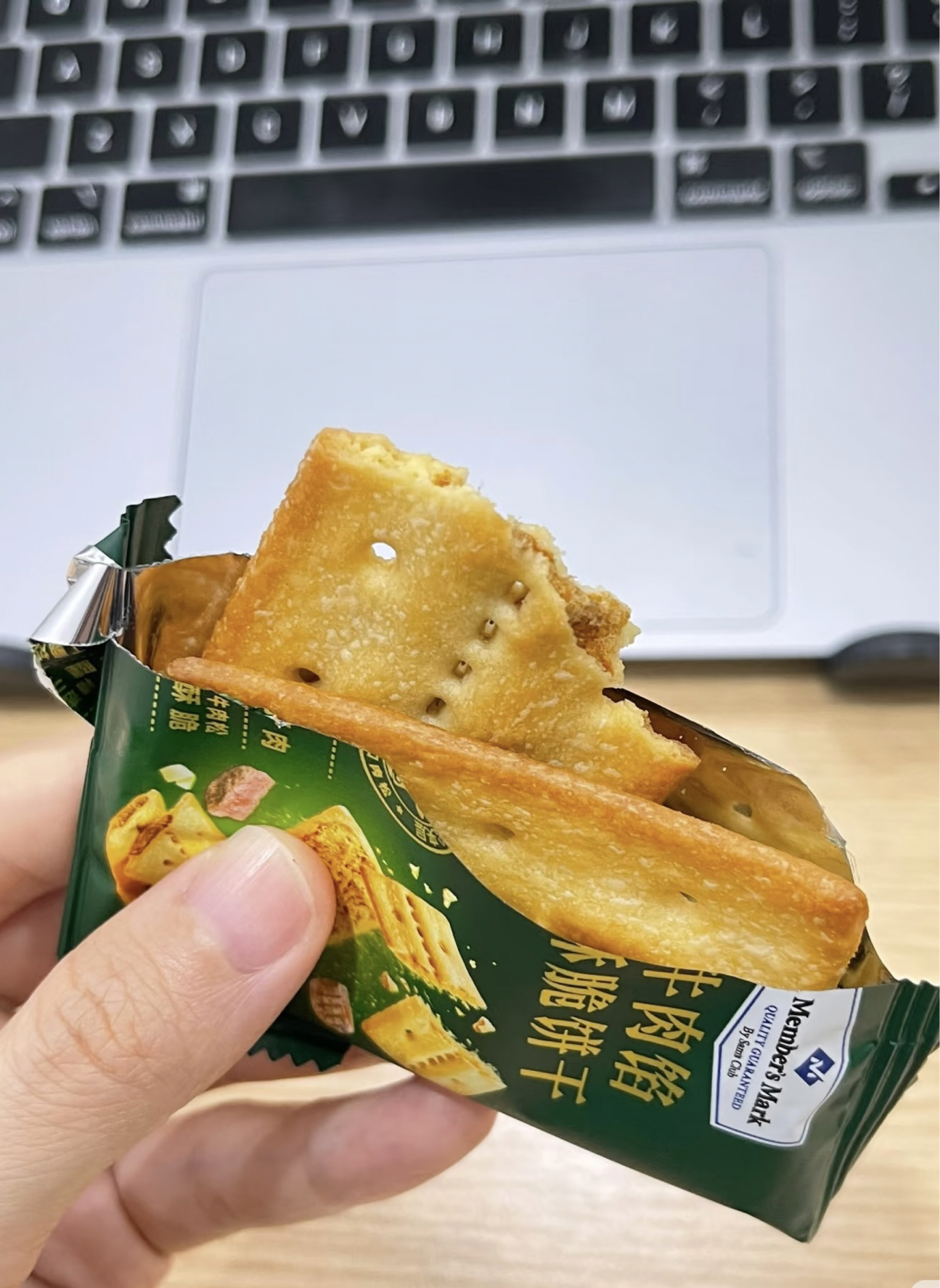 山姆这牛肉饼干…酥脆到咬一口就破防！