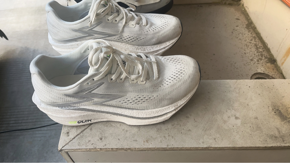 361 颜值非常的高啊，日常穿着也没有任何问题，跑起来非常舒服。日常搭配更是一绝，现在2开不买更待何