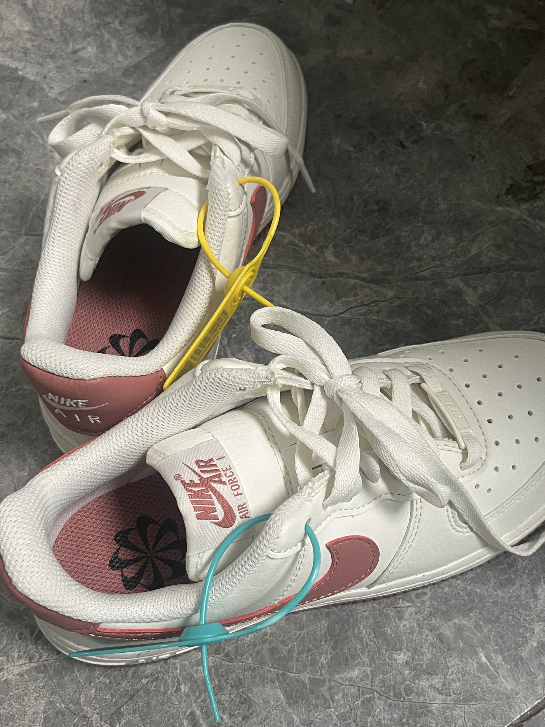 非常奈斯的粉红色耐克