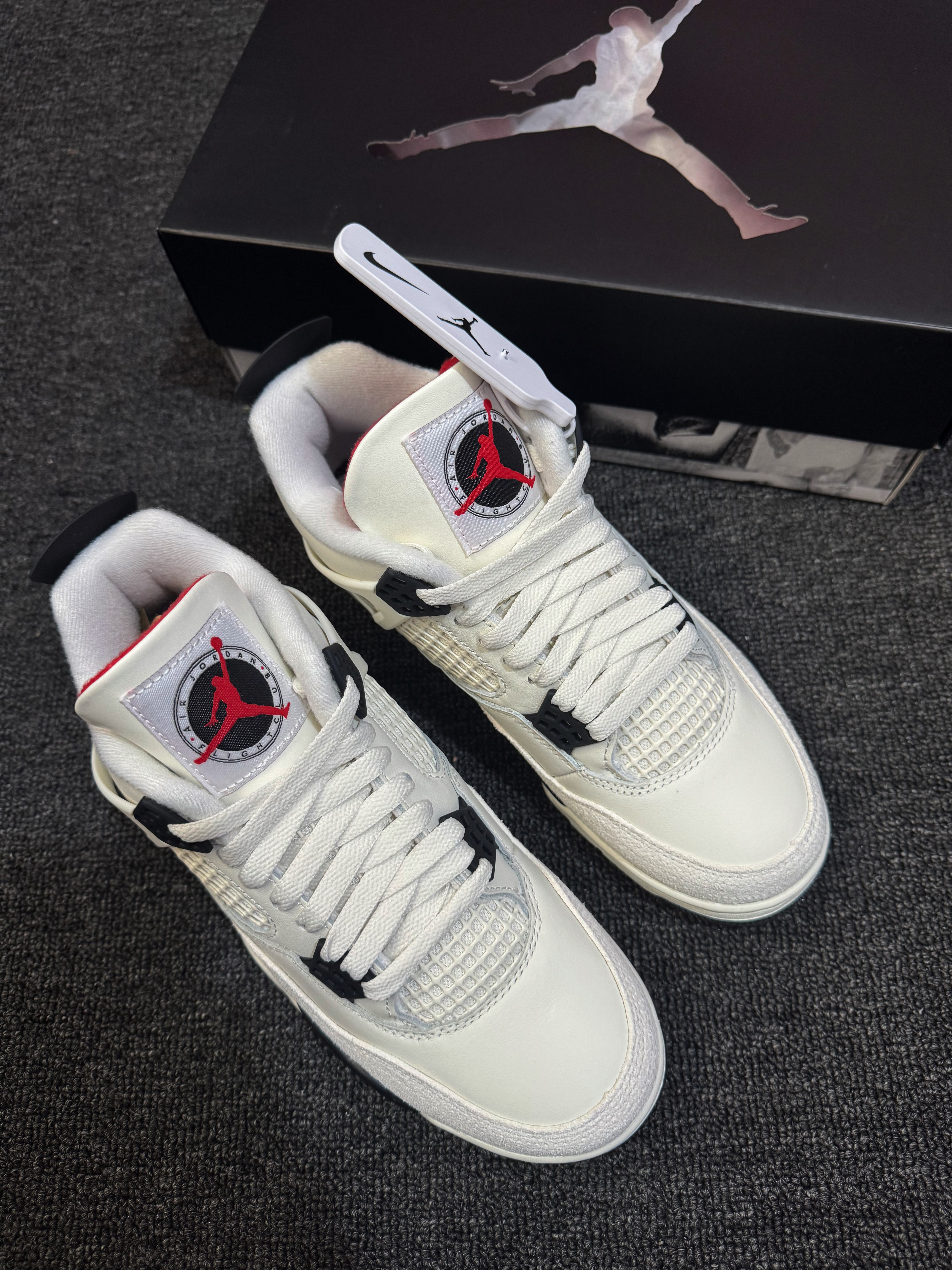 🔍 识货必入!AJ4 "White Cement" 凭什么火了35年?