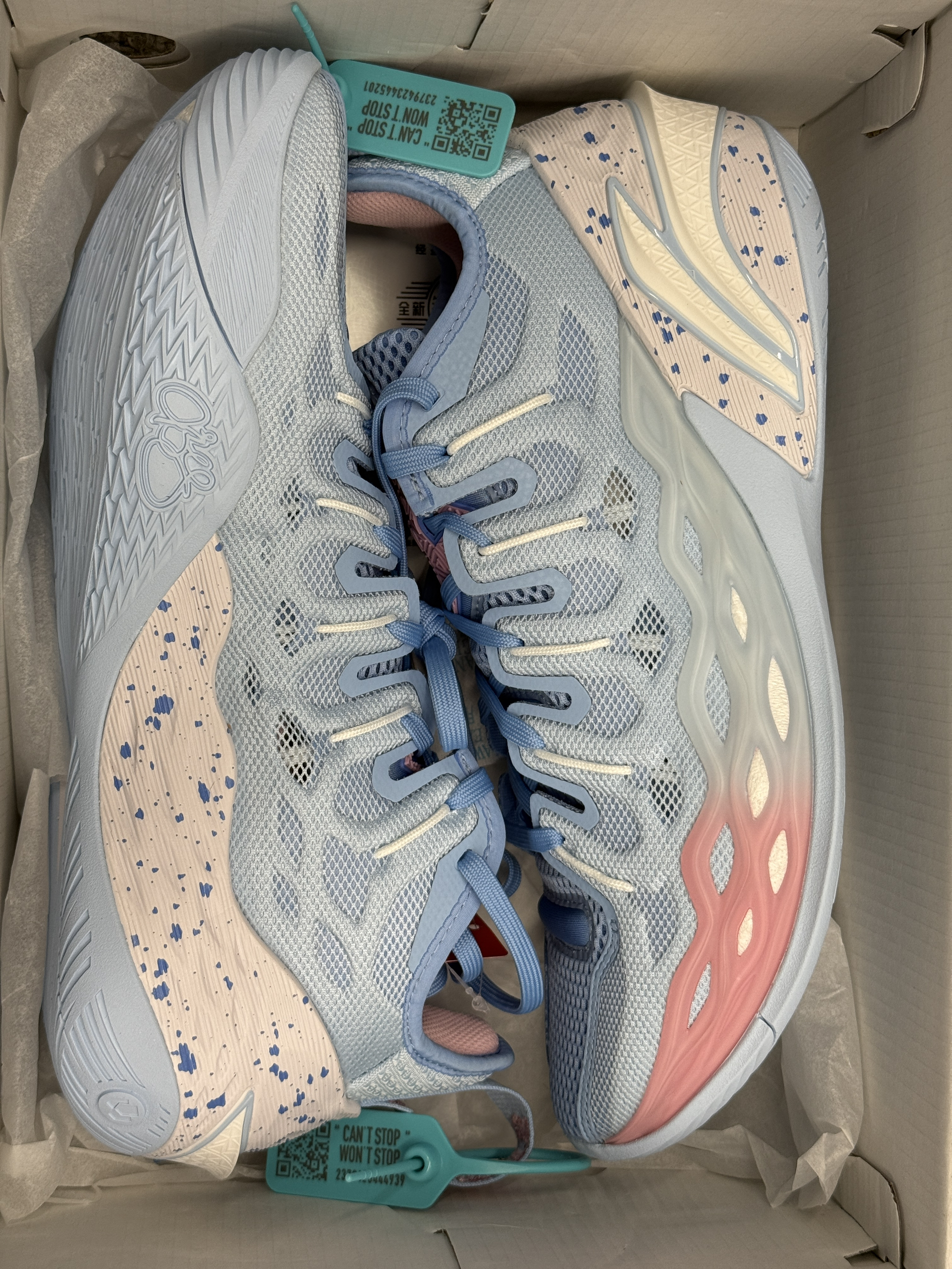 吉米·巴特勒战靴上脚：硬汉的鞋，果然每一面都写着“强硬”