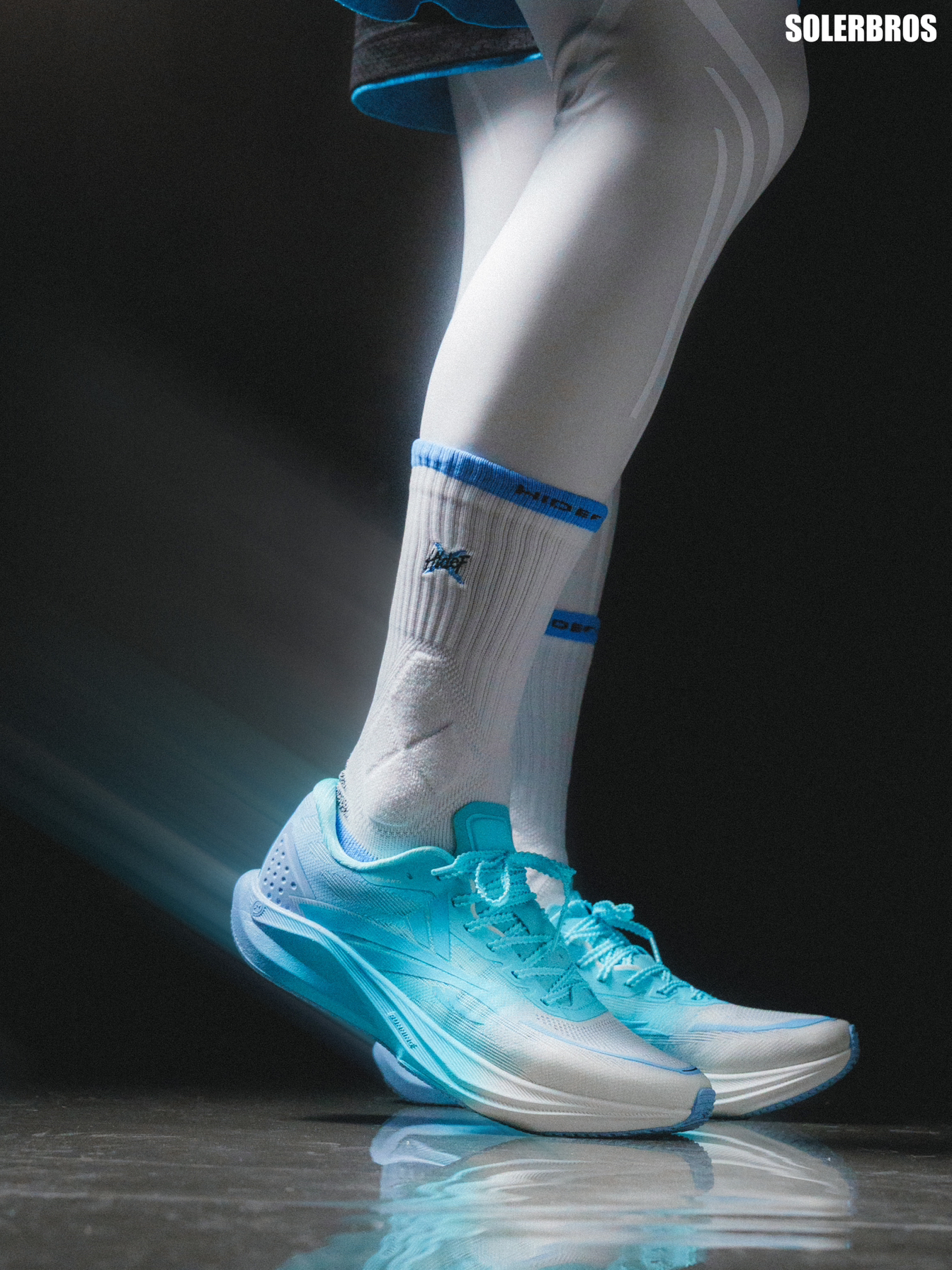 冬训搞起!这双沃兰迪梦幻超氢,绝不止超轻!