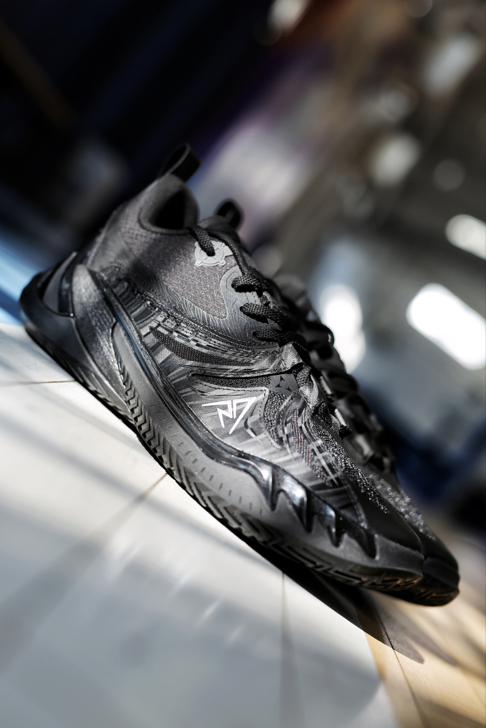 助你成为球场上的「黑马」!准者 AR3 里夫斯三代